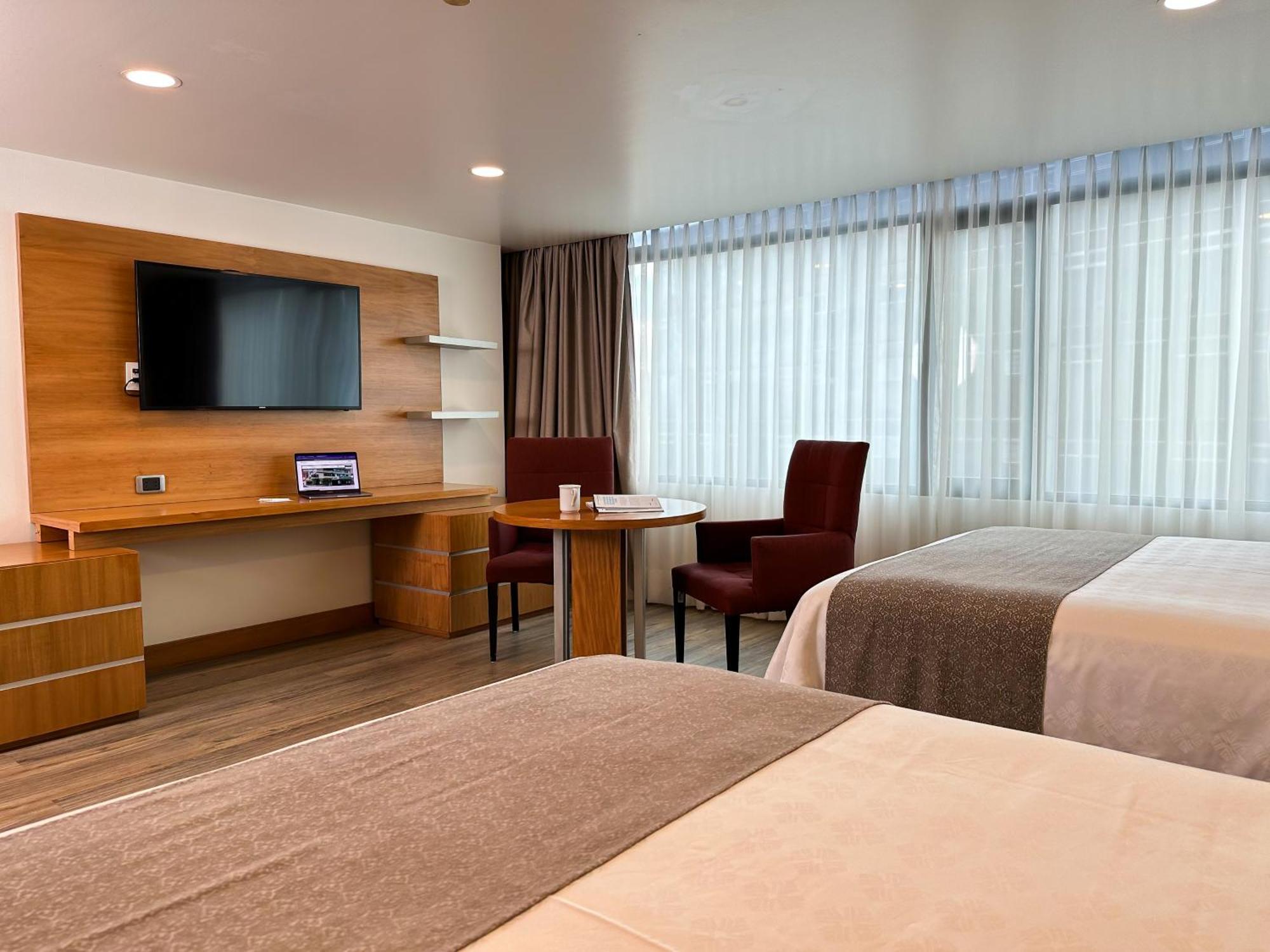 Junior Suite with Two Queen Beds - Non-Smoking