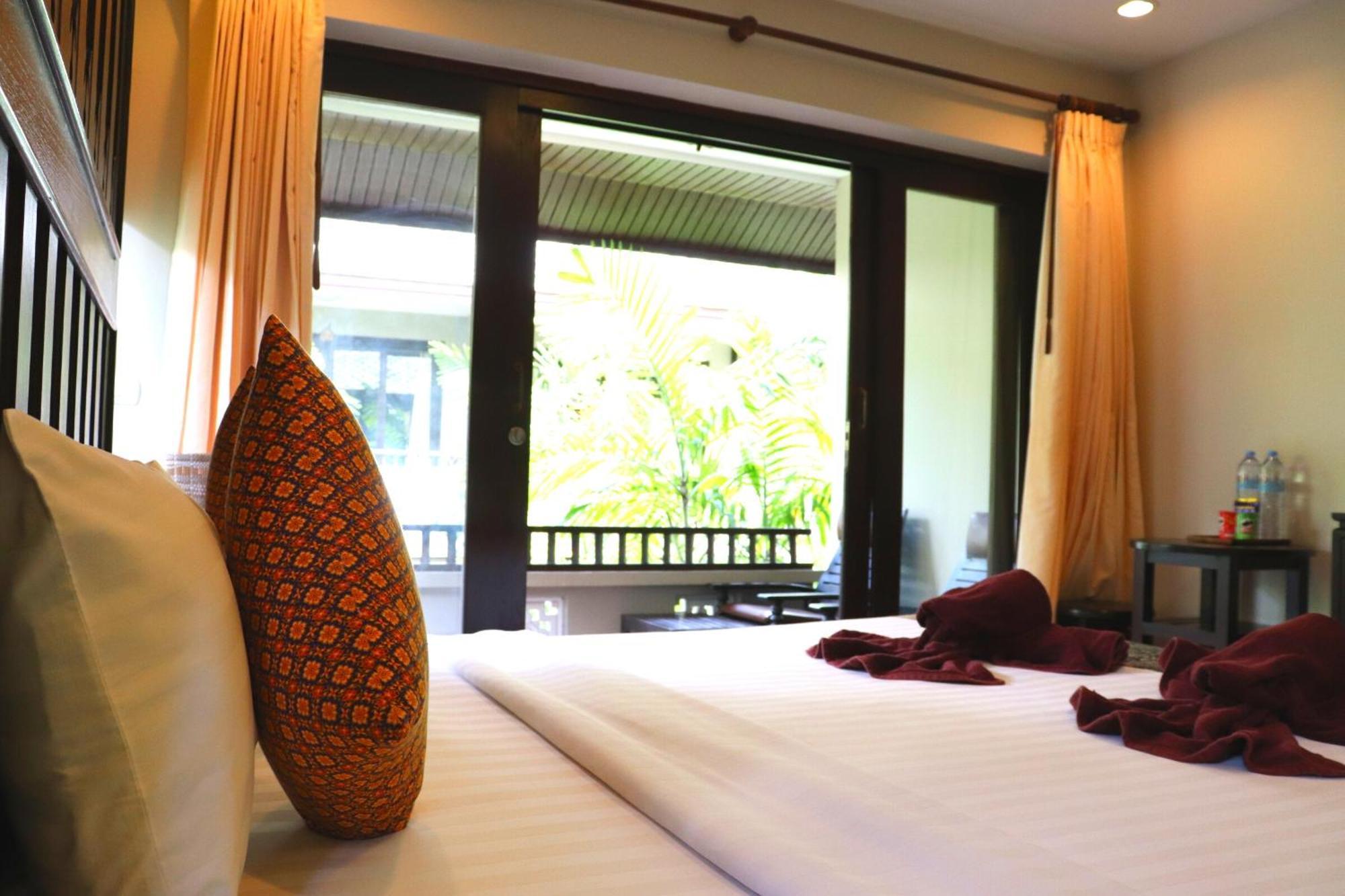Superior King Room Garden View