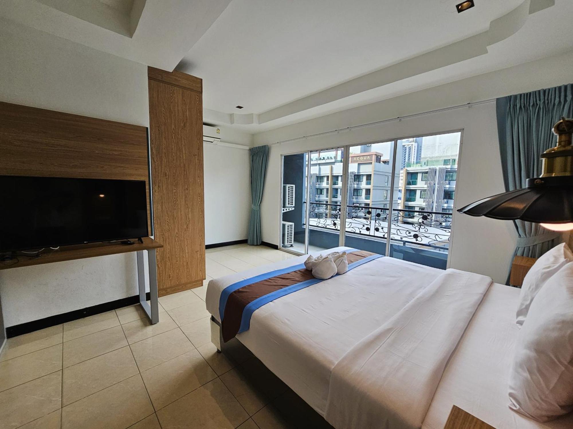Superior Double Room with Balcony