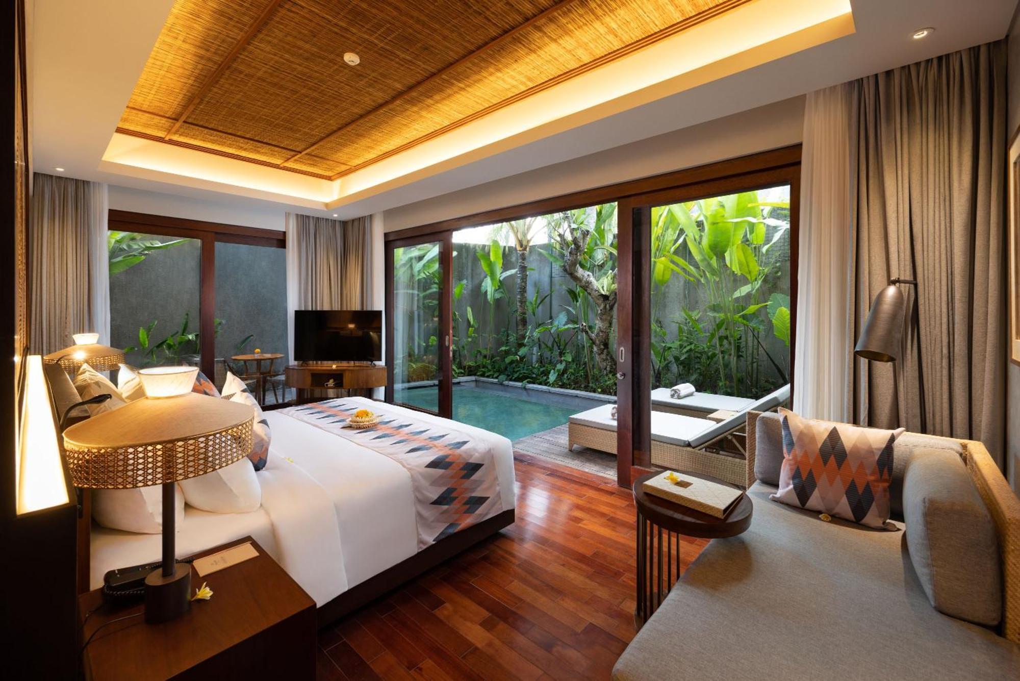 Suite with Pool View and Free One Time Minibar