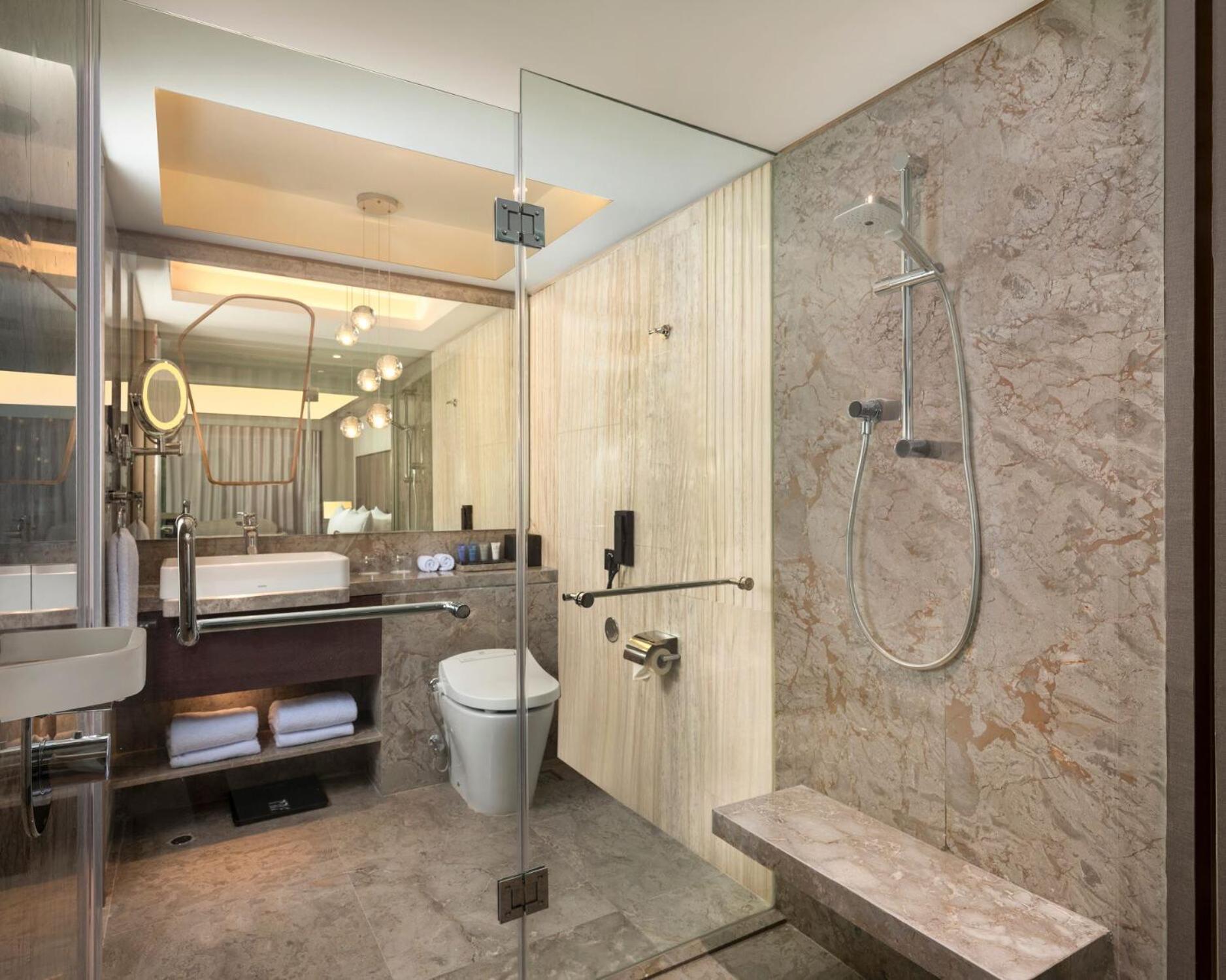 Grand Deluxe King Room with City View
