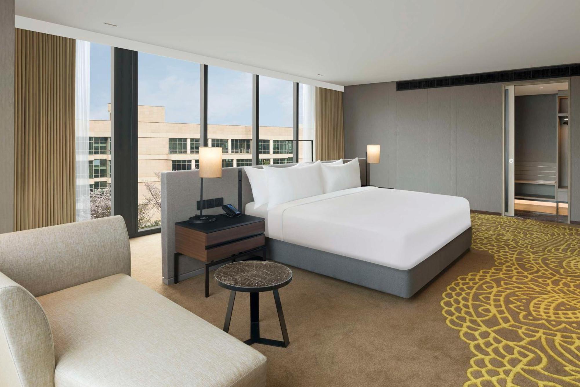 King One Bedroom Suite with Two Ways Airport Transfers