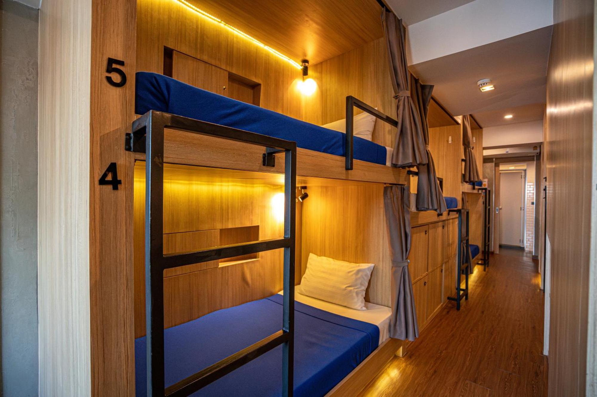 Single Bed in Mixed Dormitory Room