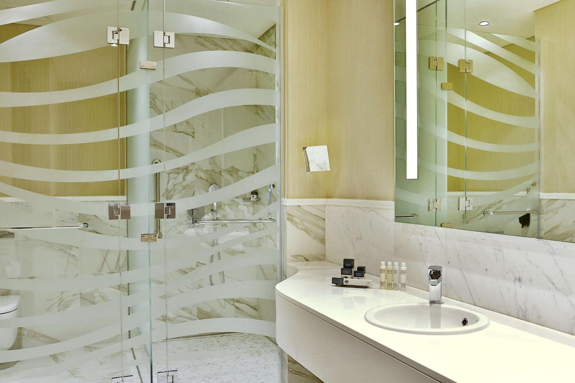 Junior King Suite with Sea View - High Floor