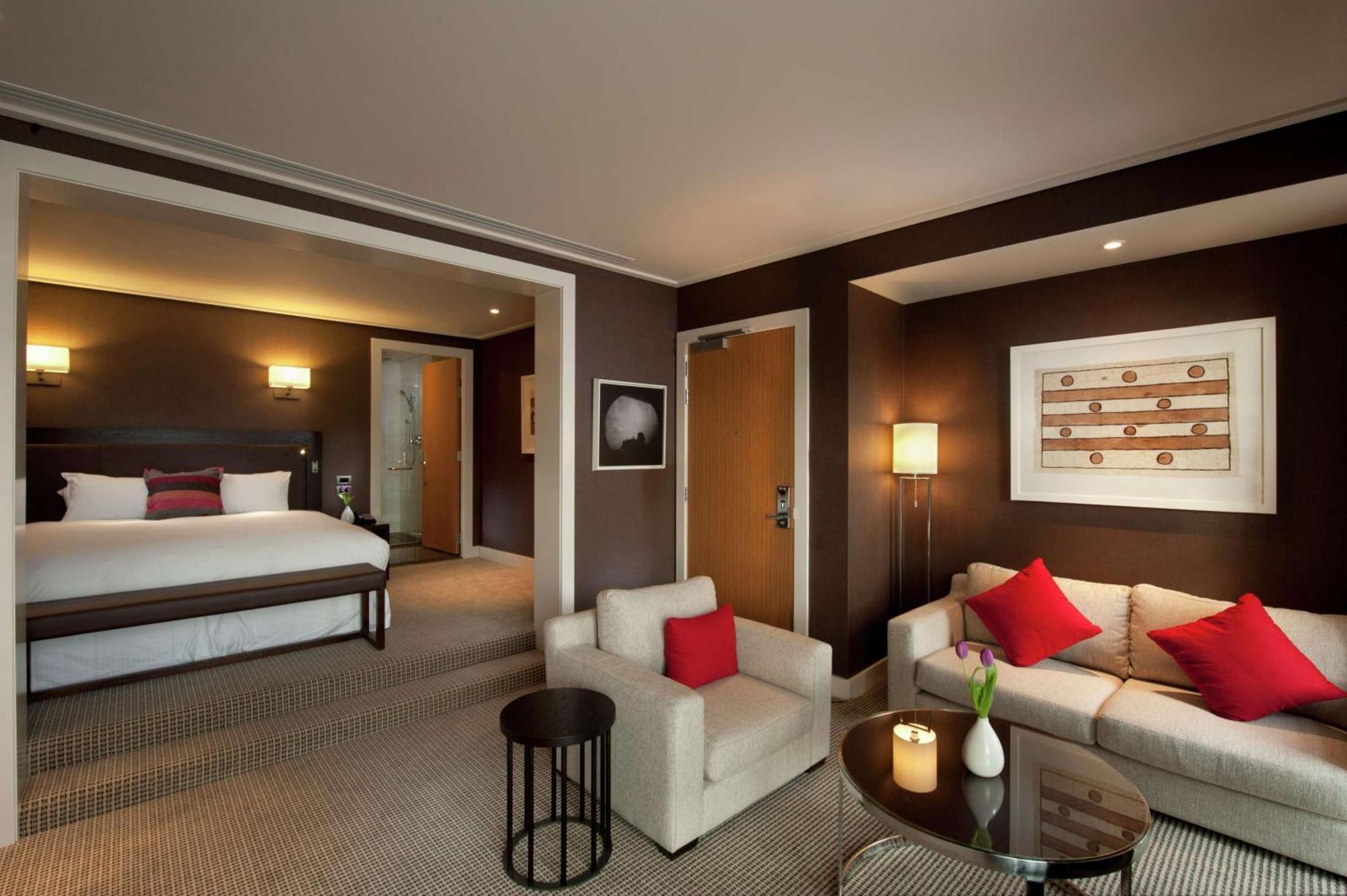 Deluxe King Room LakeView