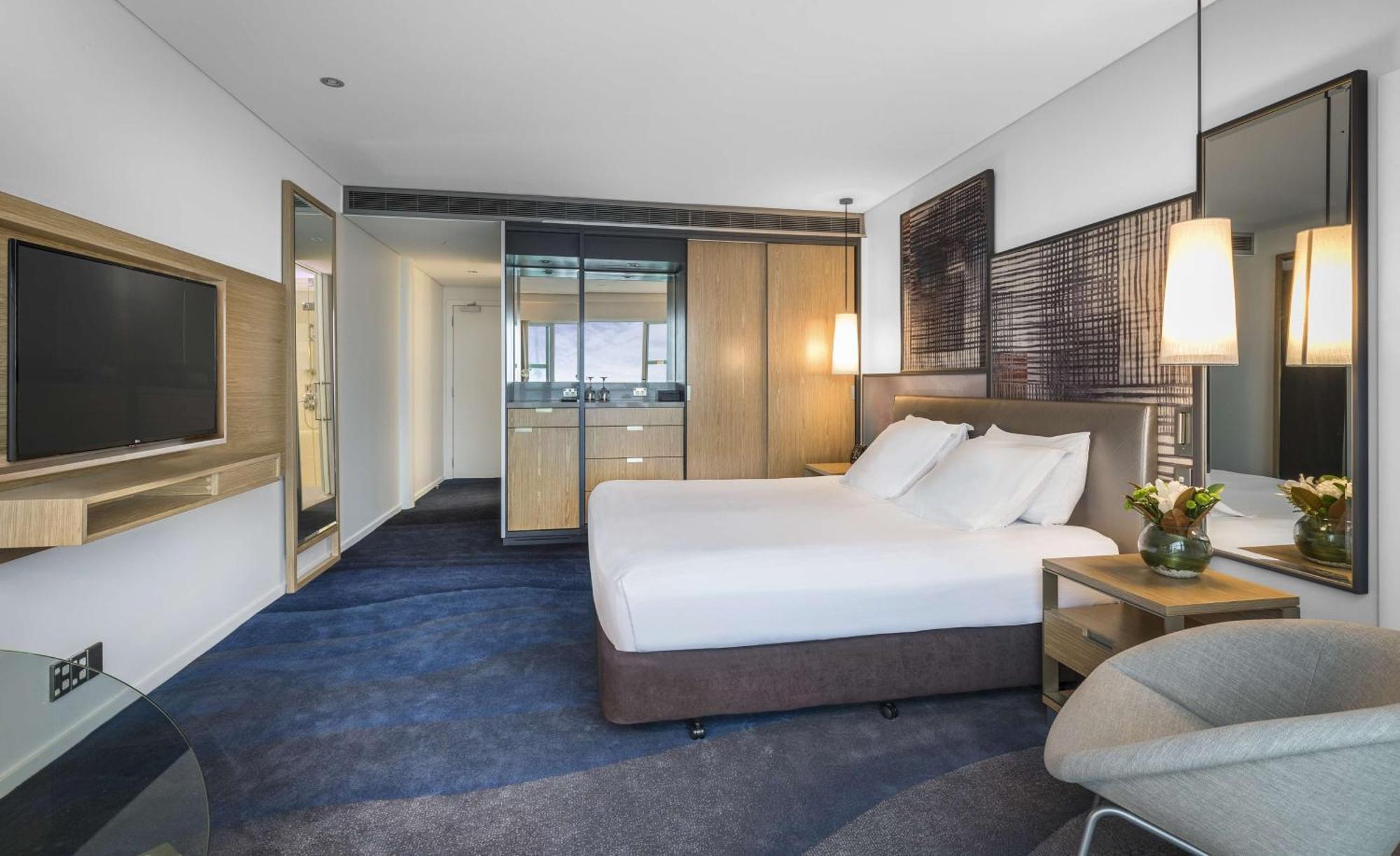 Deluxe King Room with Harbor View