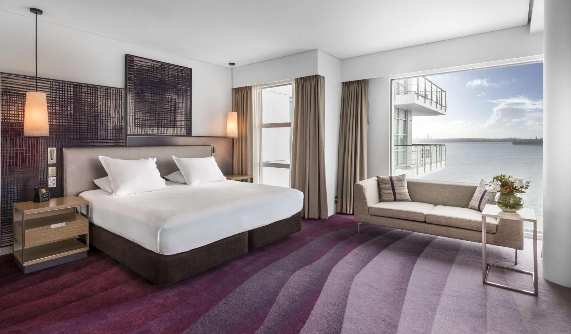 Deluxe King Room with Premium Harbor View