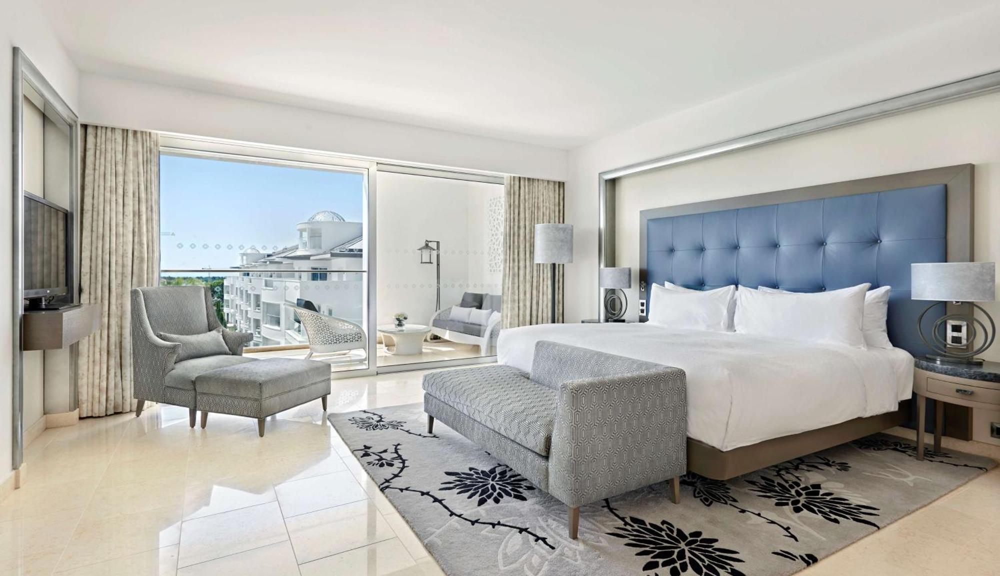 Grand Deluxe King Suite with Pool View