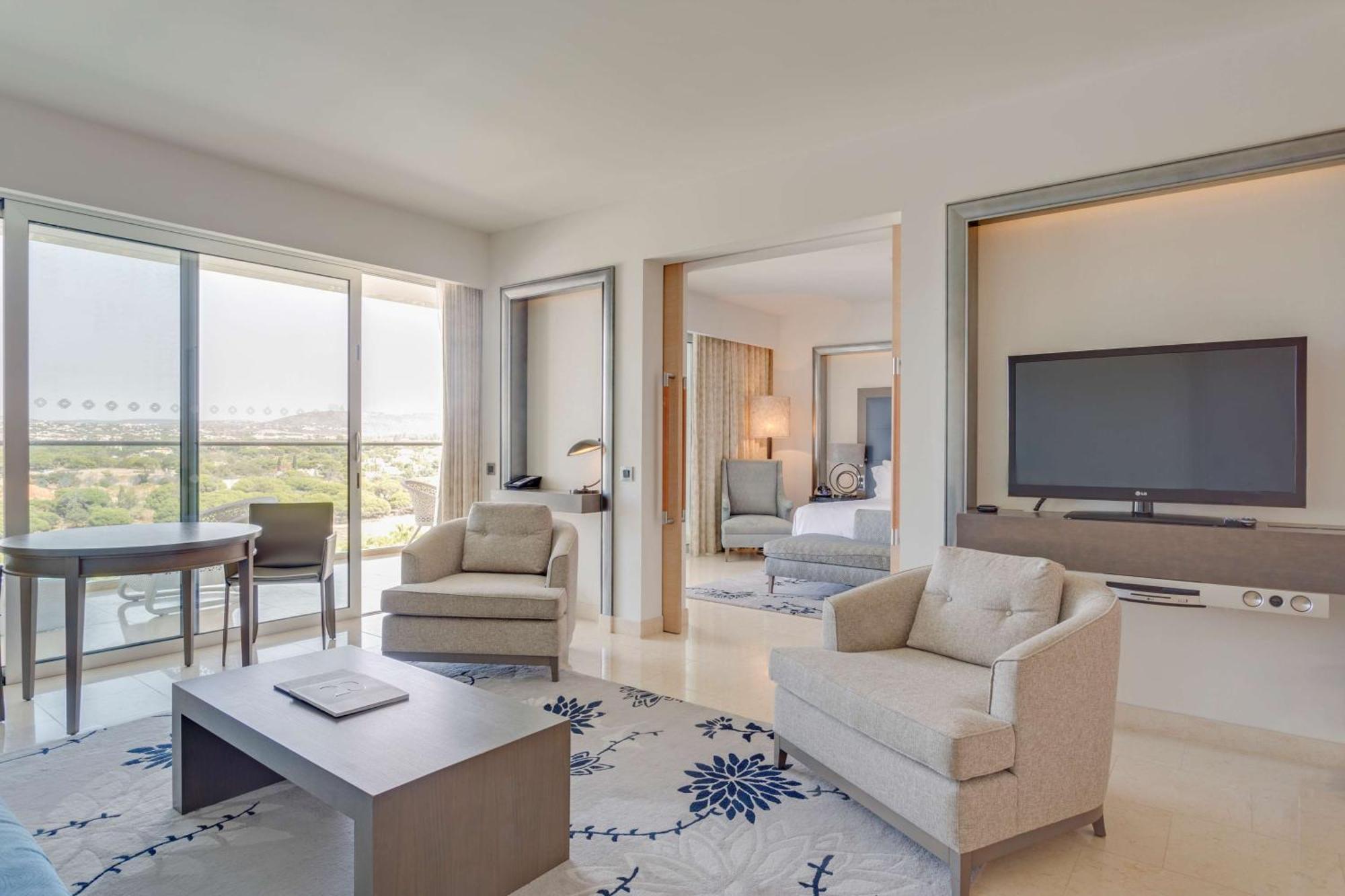 Grand Deluxe King Suite