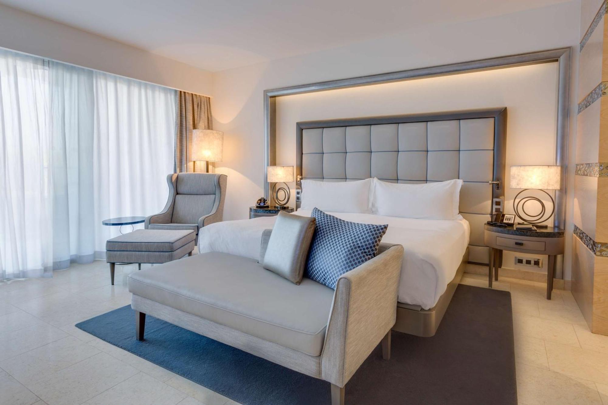 Grand Deluxe King Room