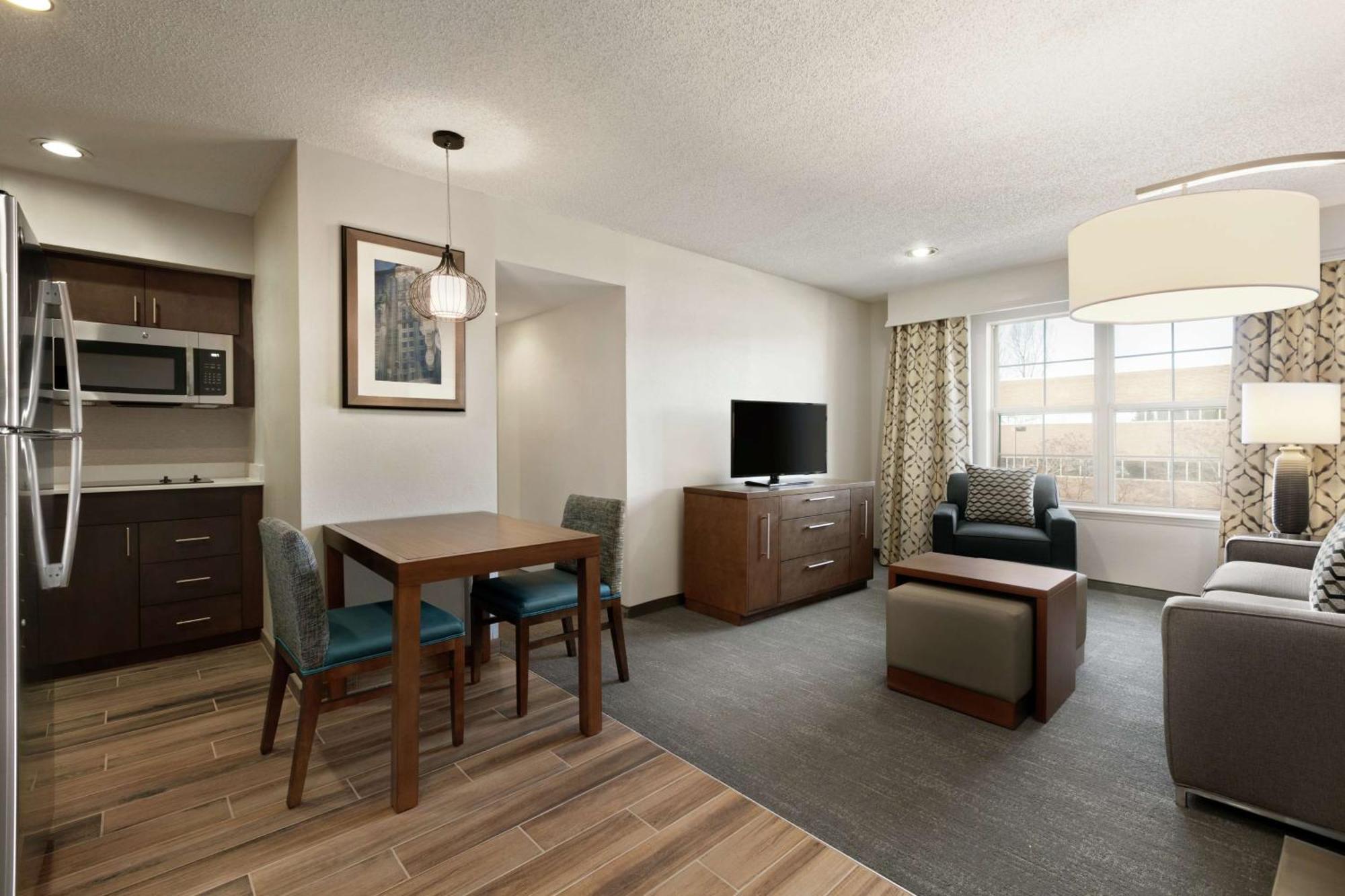 One-Bedroom King Suite - Non-Smoking