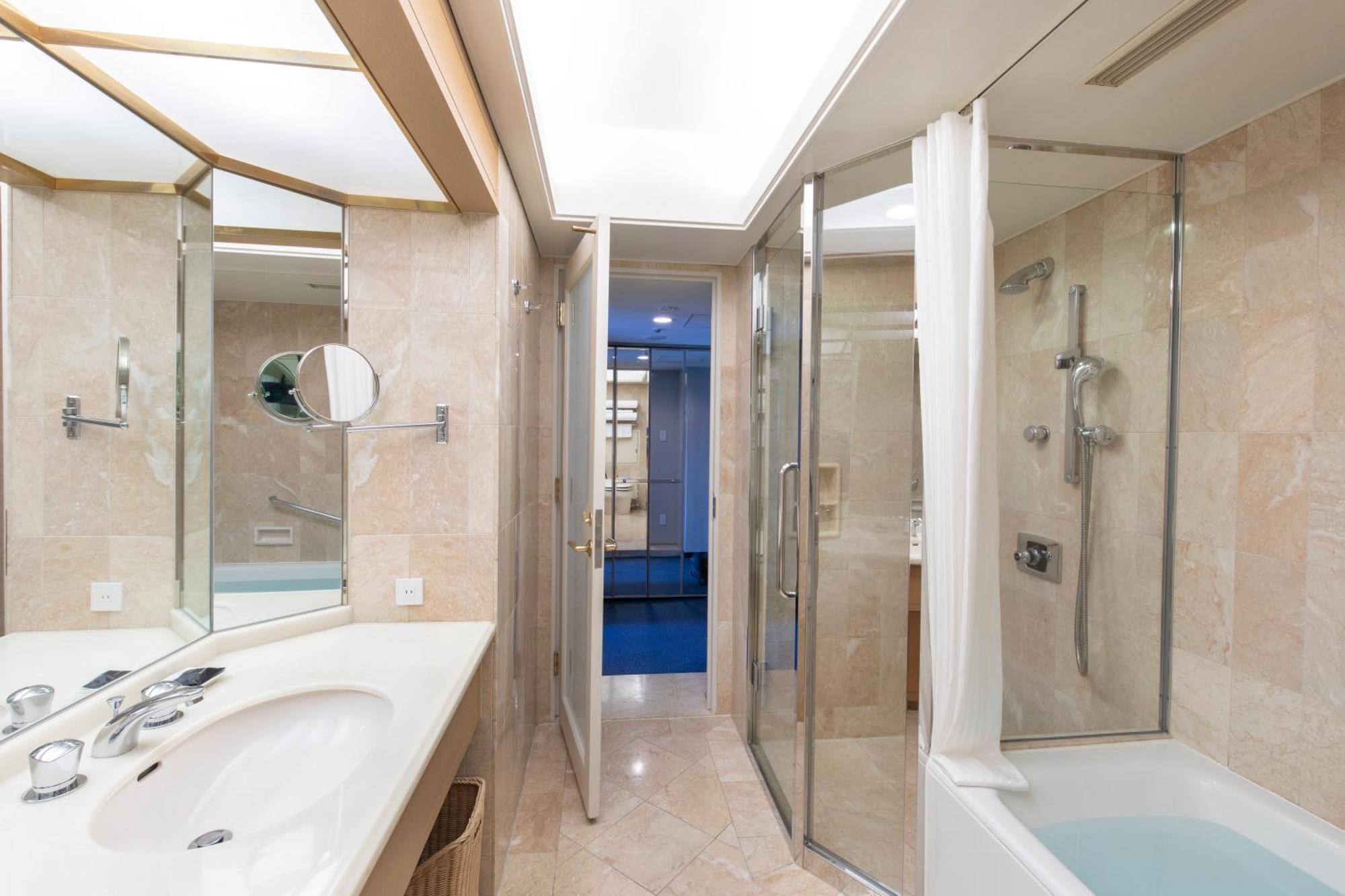 The Main - Deluxe Triple Room - Non-Smoking