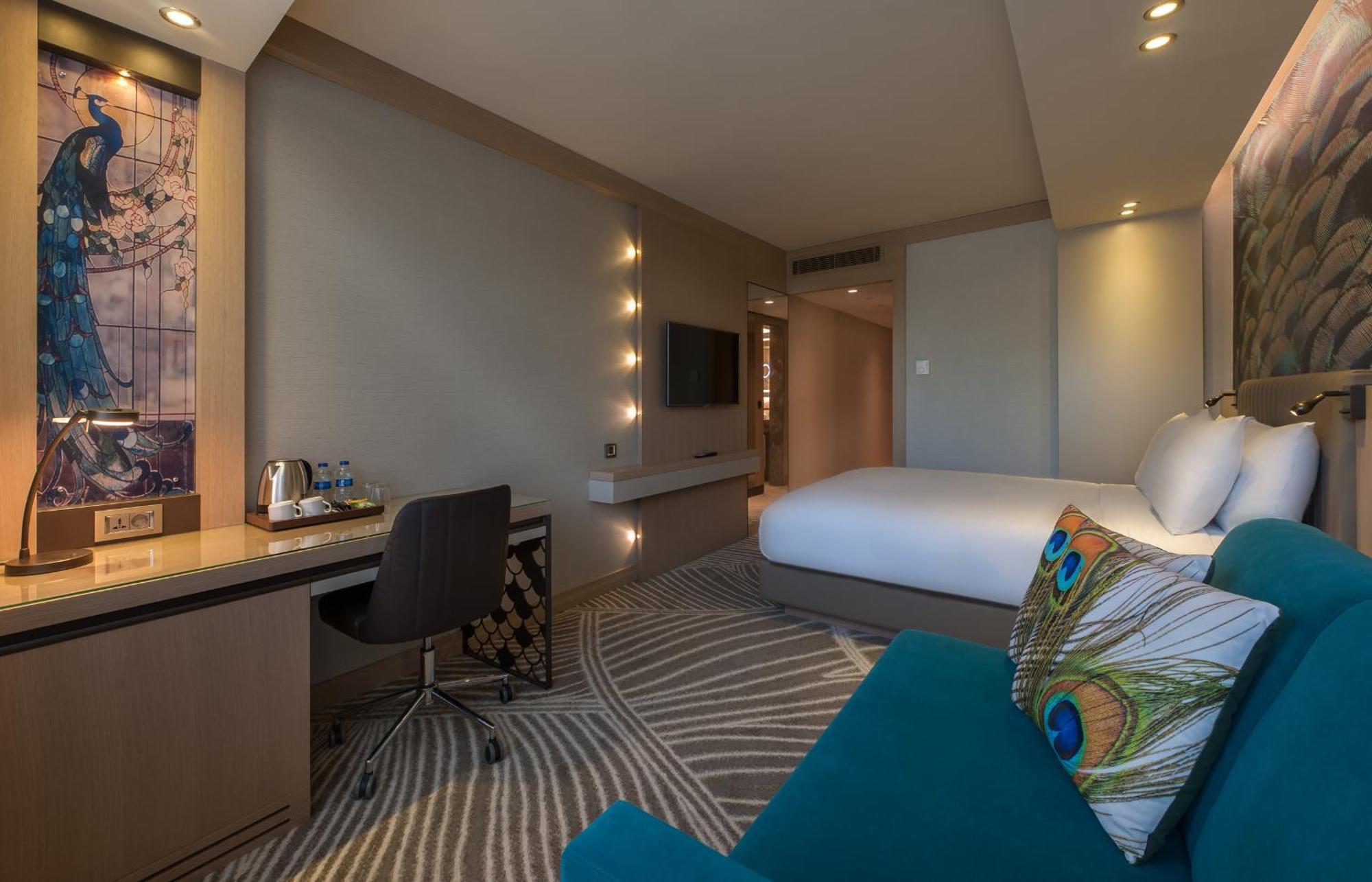 Deluxe Queen Room