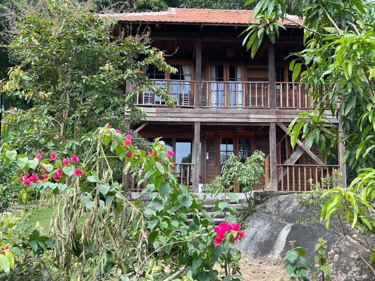Villa with Garden View