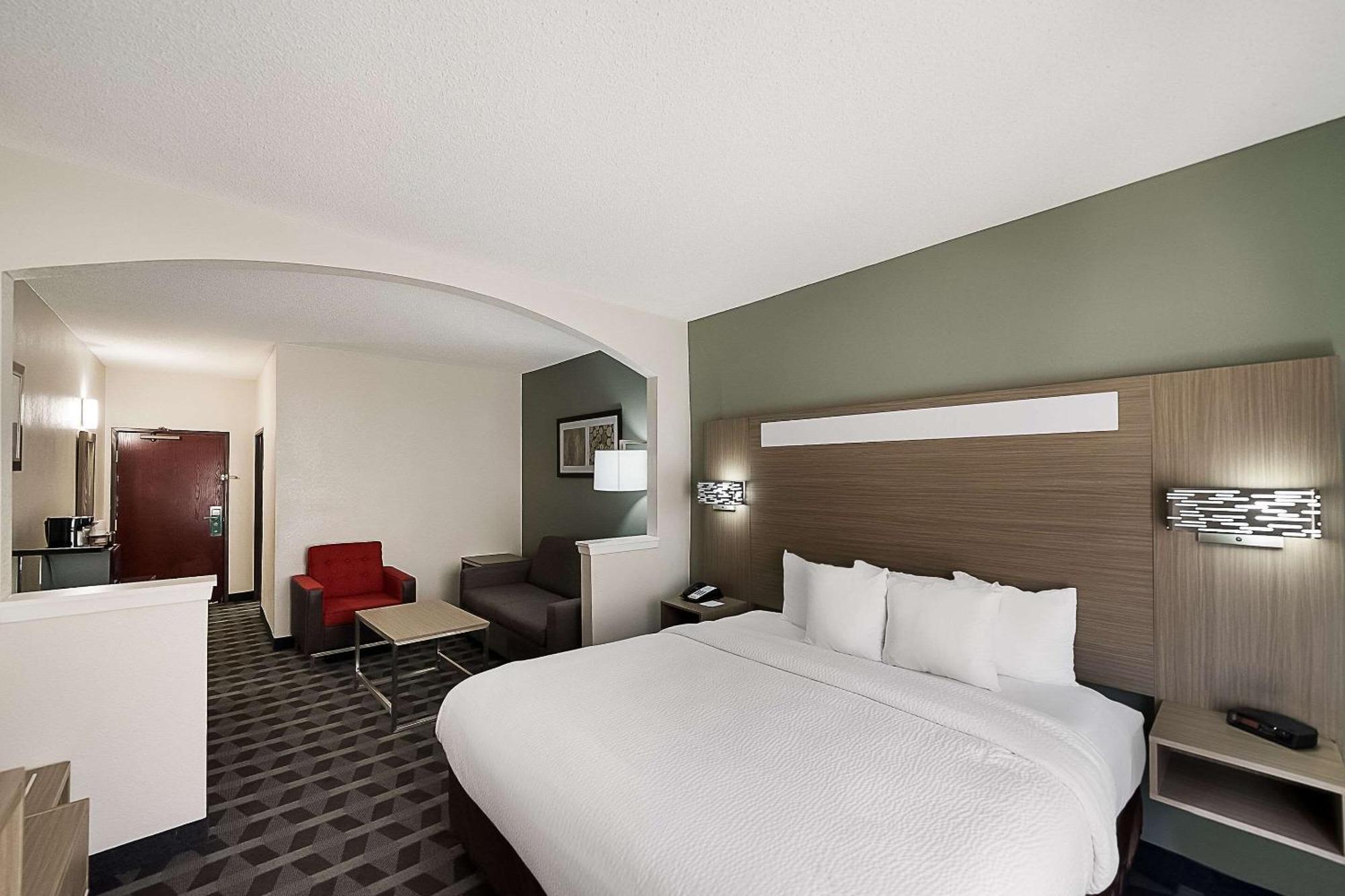King Room with Roll-in-Shower - Accessible/Non-Smoking