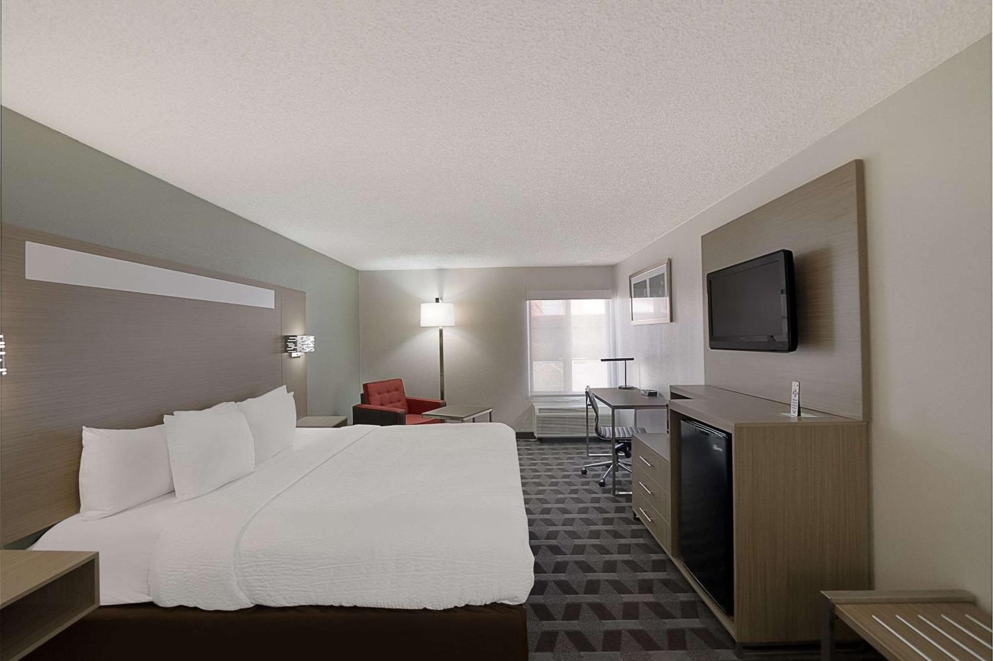 King Room First Floor - Accessible/Non-Smoking
