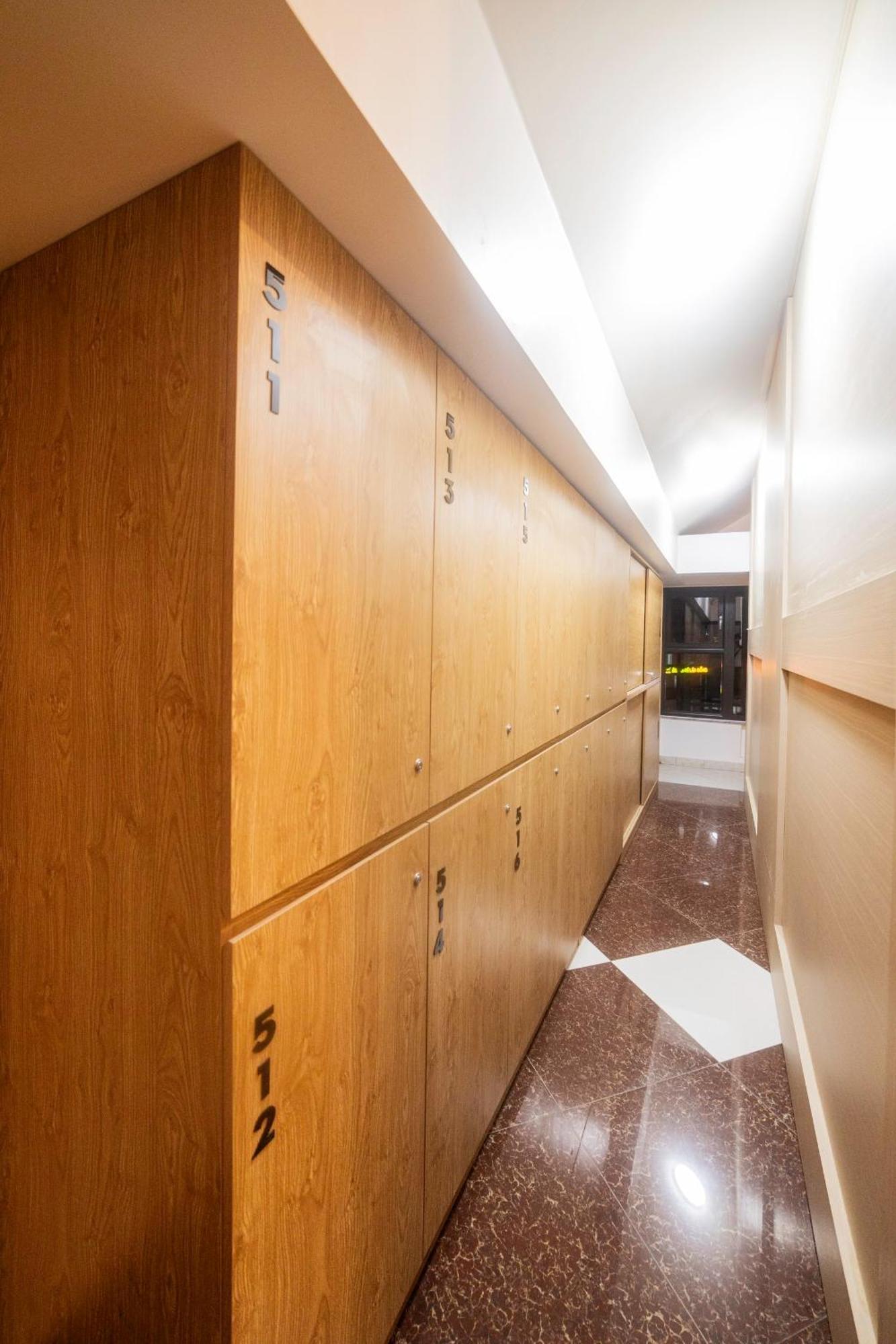 Single Bed in Mixed Dormitory Room