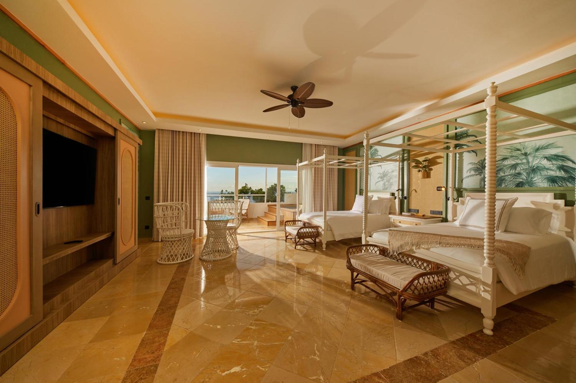 Junior Suite Sea View with Plunge Pool (2 Adults + 1 Child)