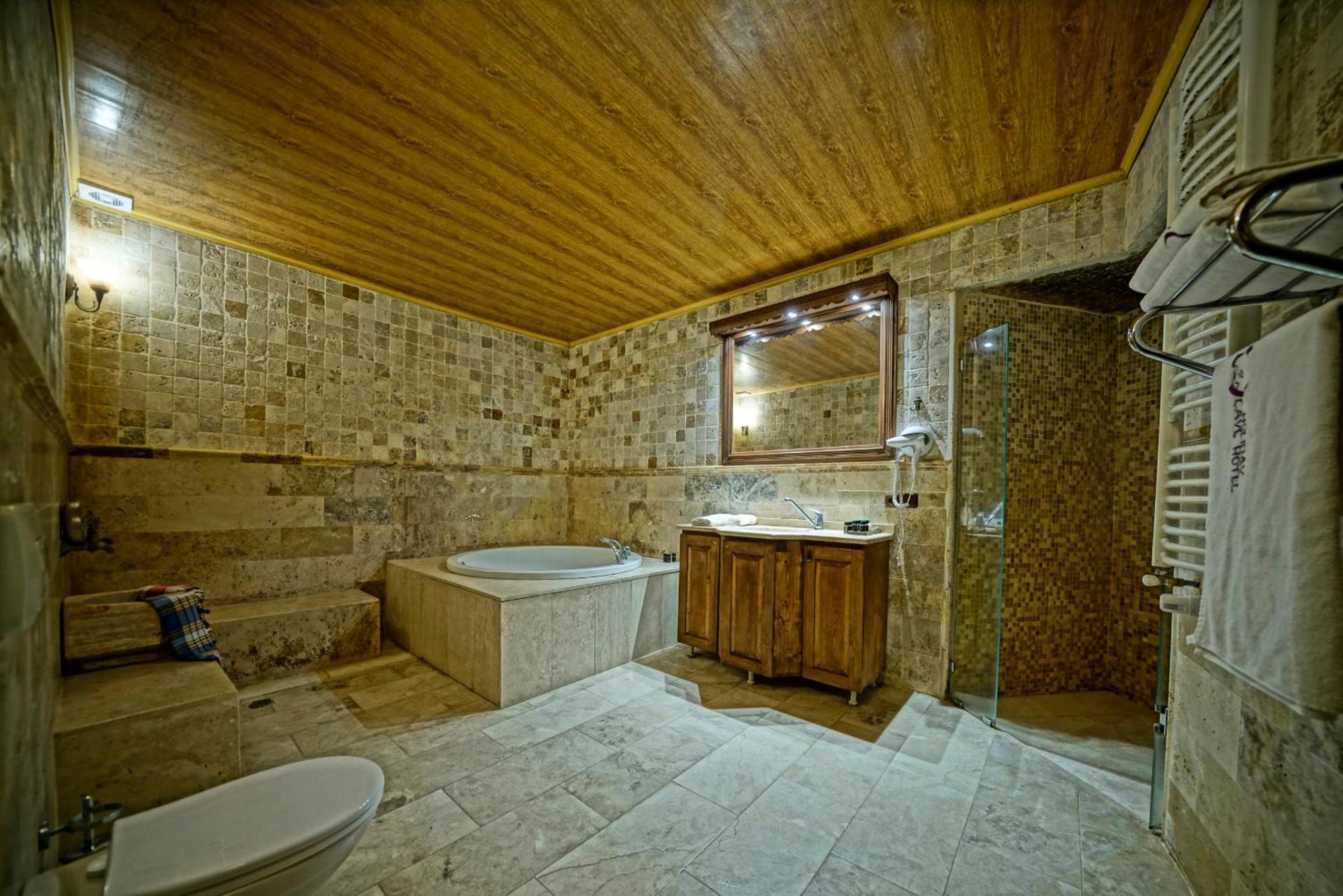 Deluxe Triple Cave Room