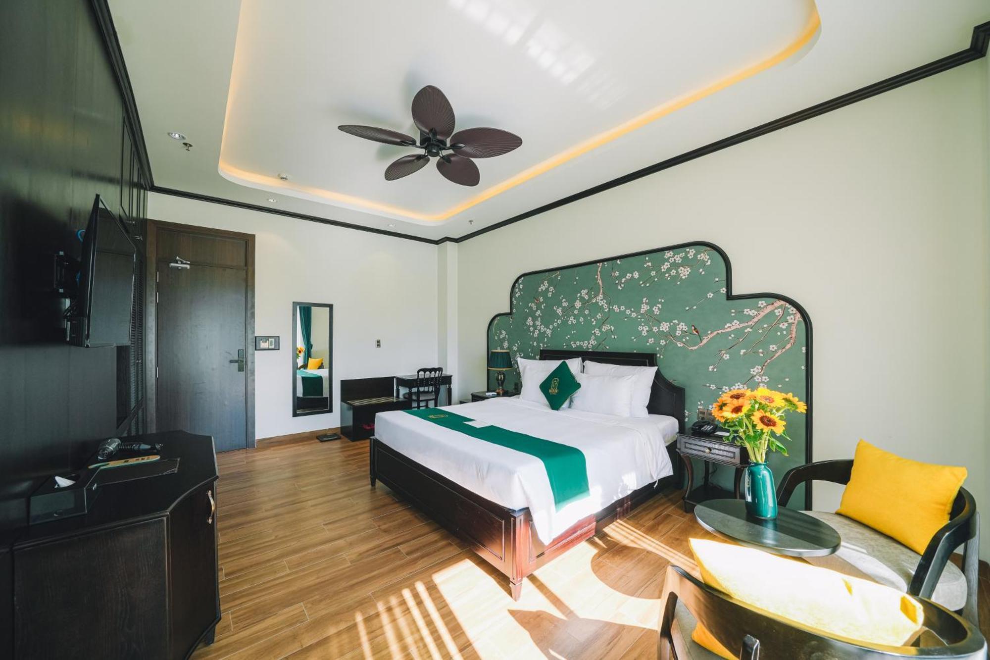 Double Room with Pool View