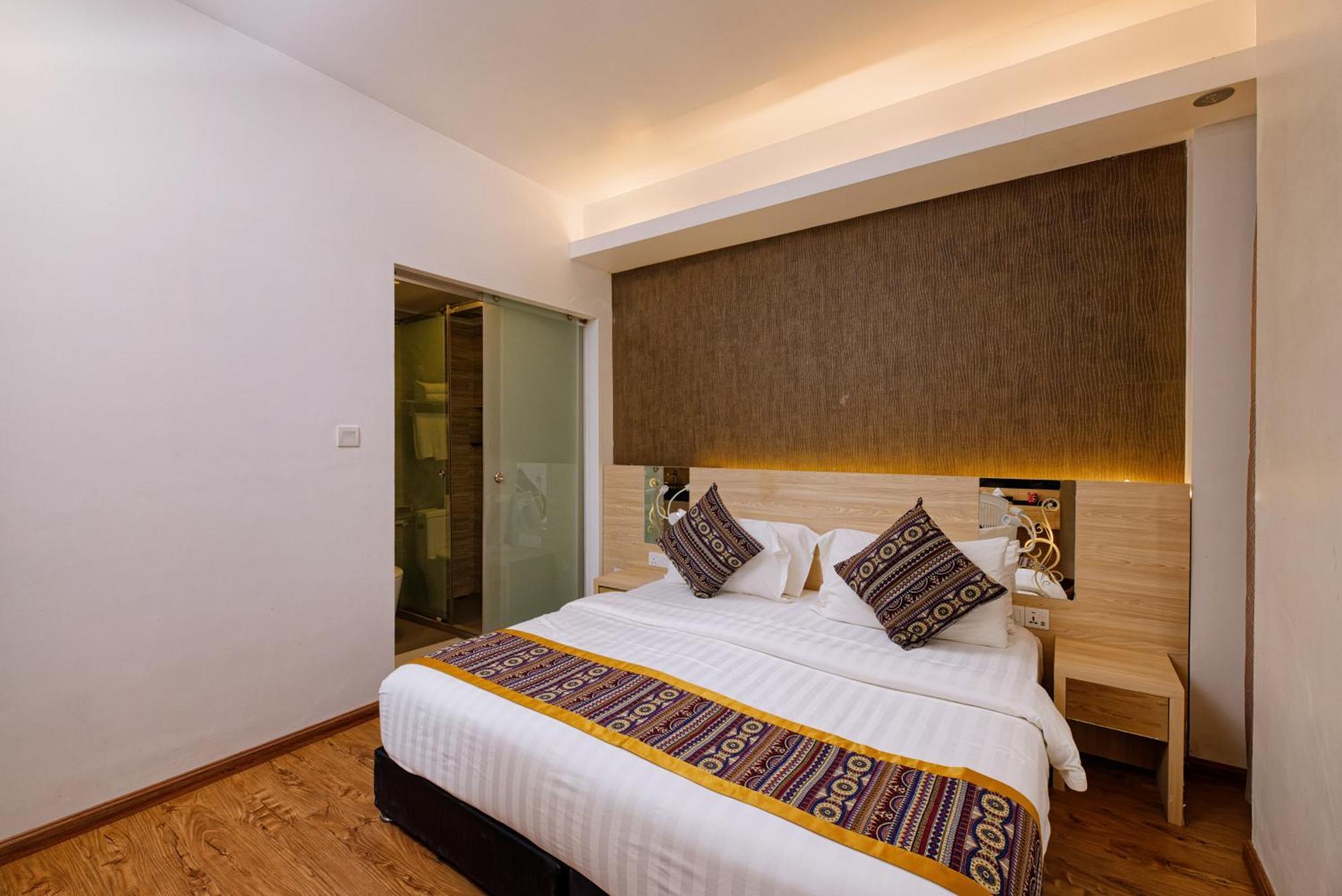 Standard Deluxe Room (Excludes Window Access)