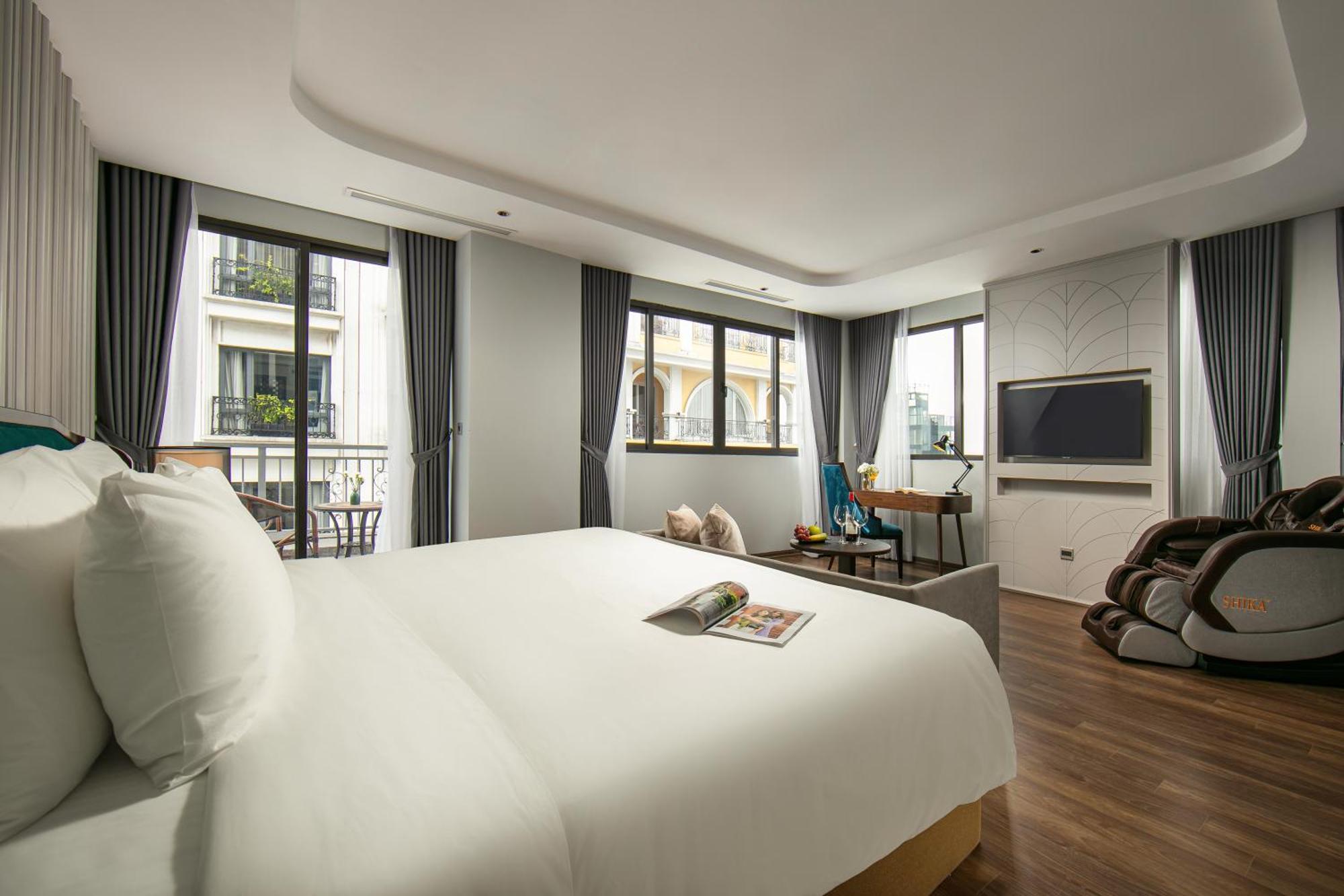 May De Ville Grand Suite Balcony