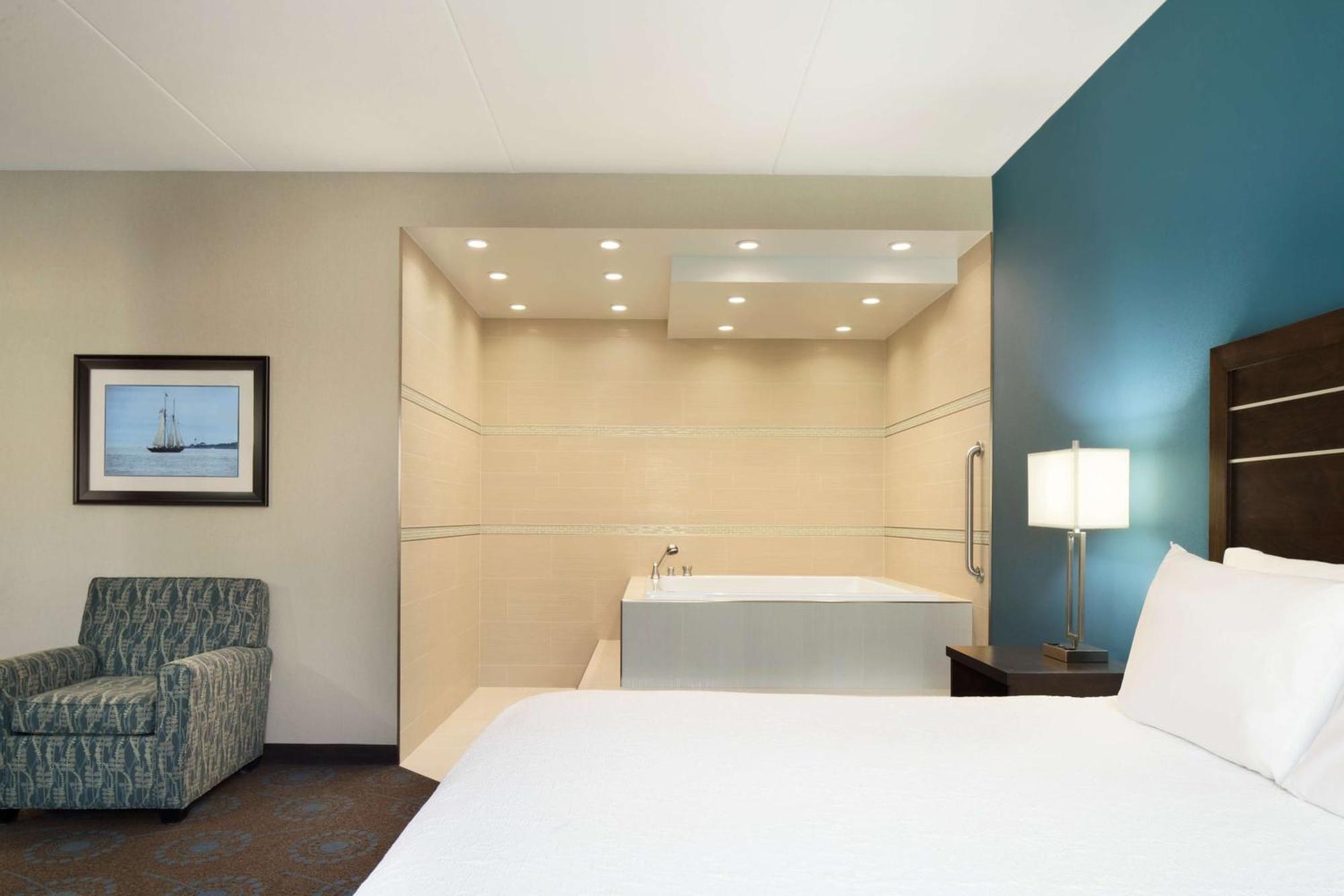 King Studio Suite with Whirlpool - Non-Smoking