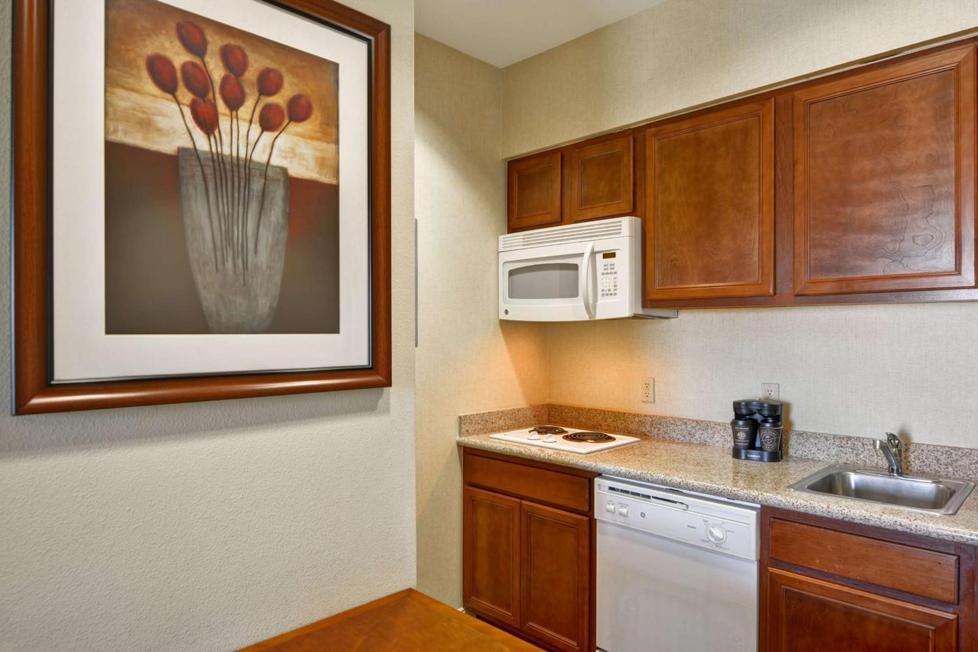 One-Bedroom King Suite - Non-Smoking