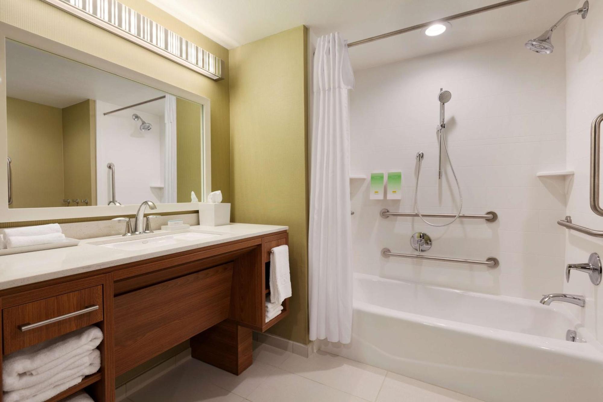 Queen Studio with Two Queen Beds - Mobility and Hearing Access/Non-Smoking