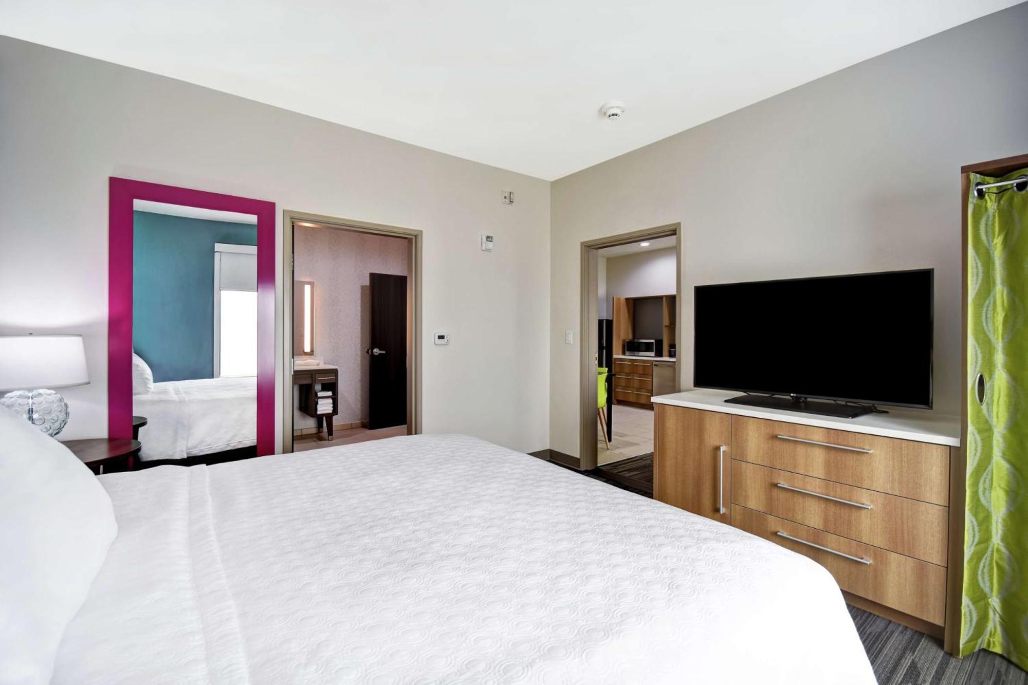 One-Bedroom King Suite - Non-Smoking