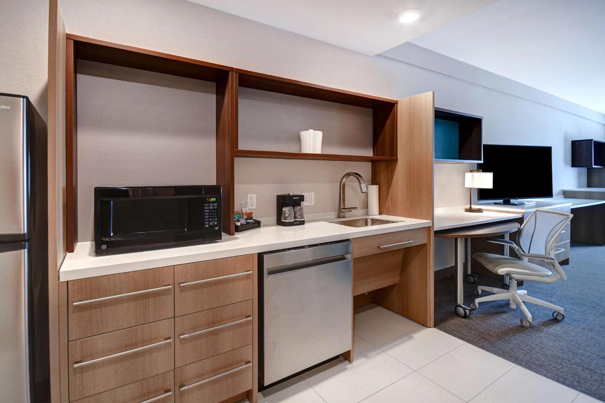 King Studio Suite with Mountain View
