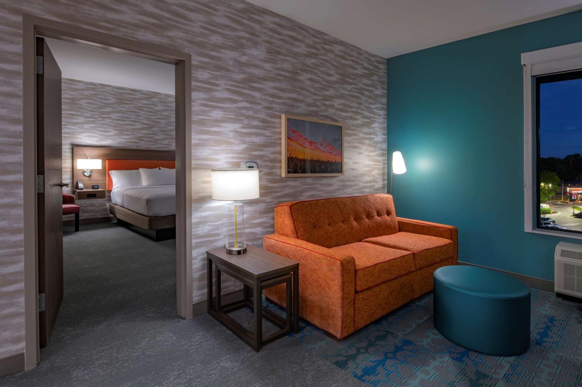 One-Bedroom King Suite - Non-Smoking