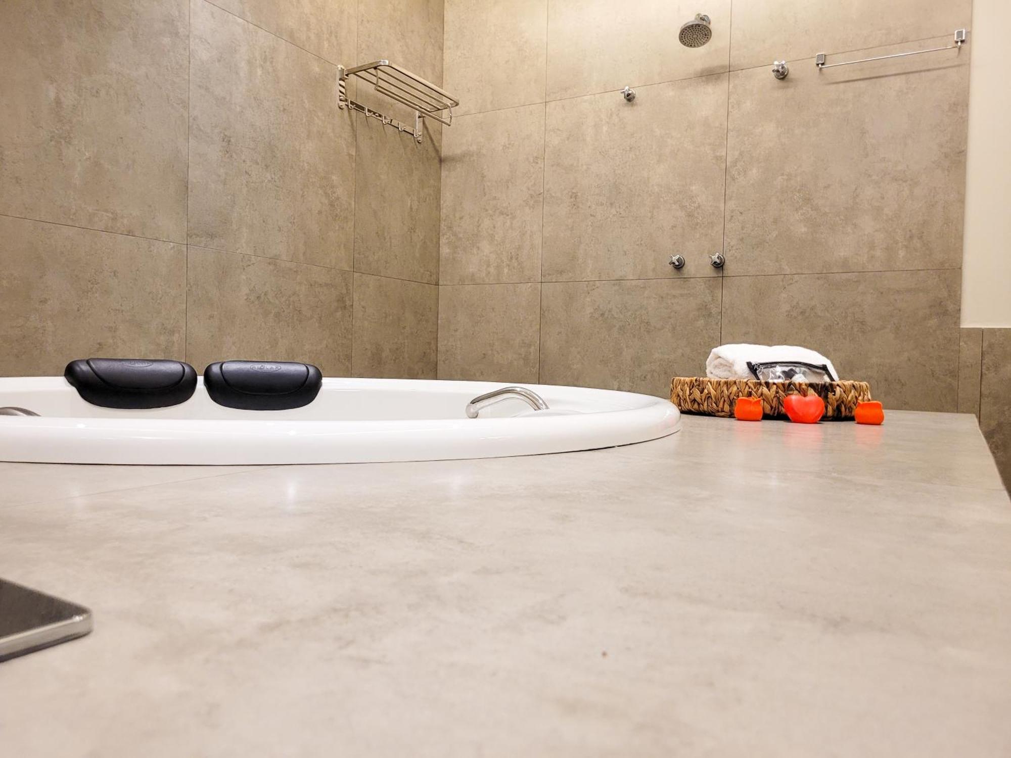 Suite with Spa Bath