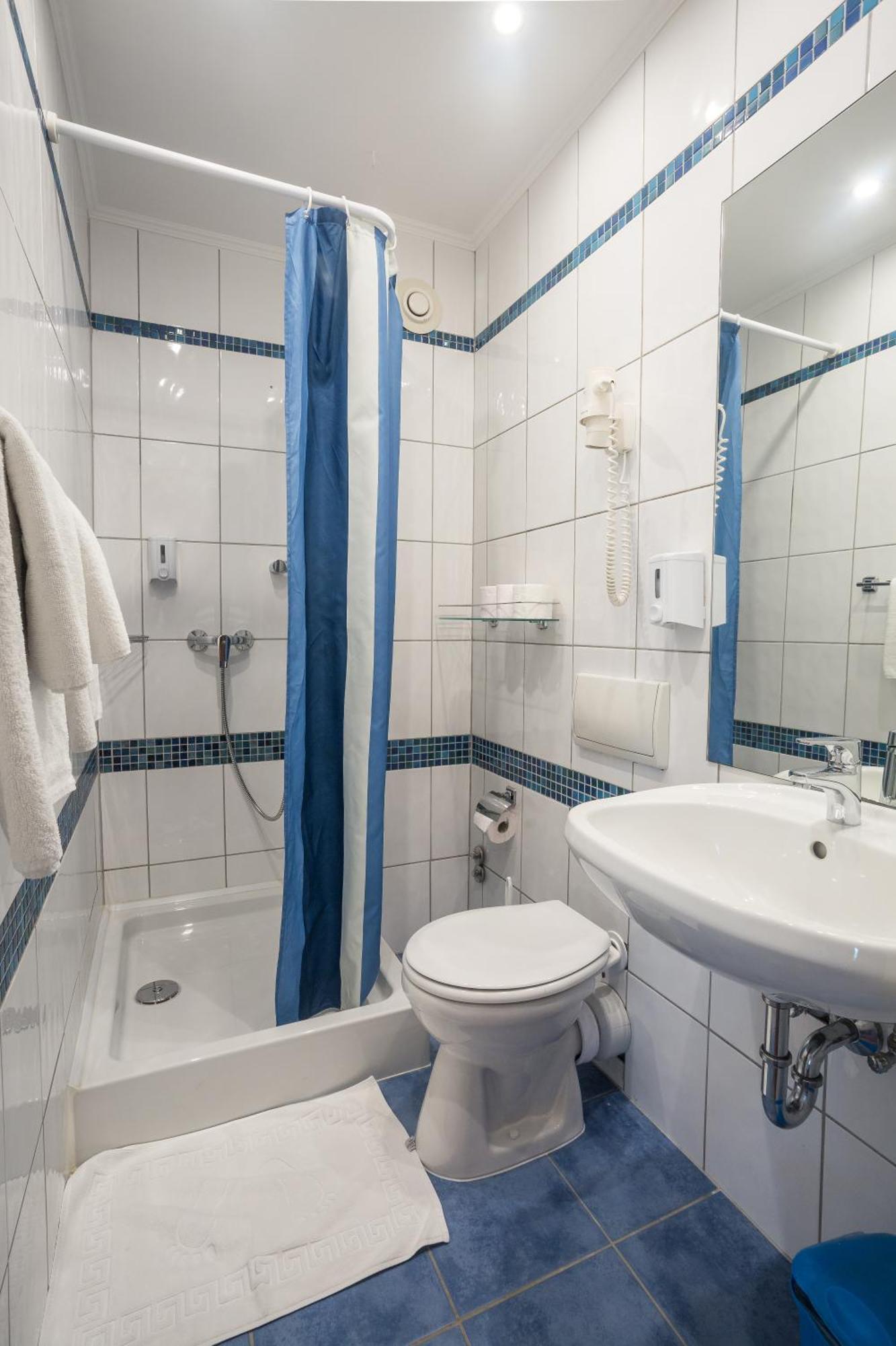 Basic Triple Room