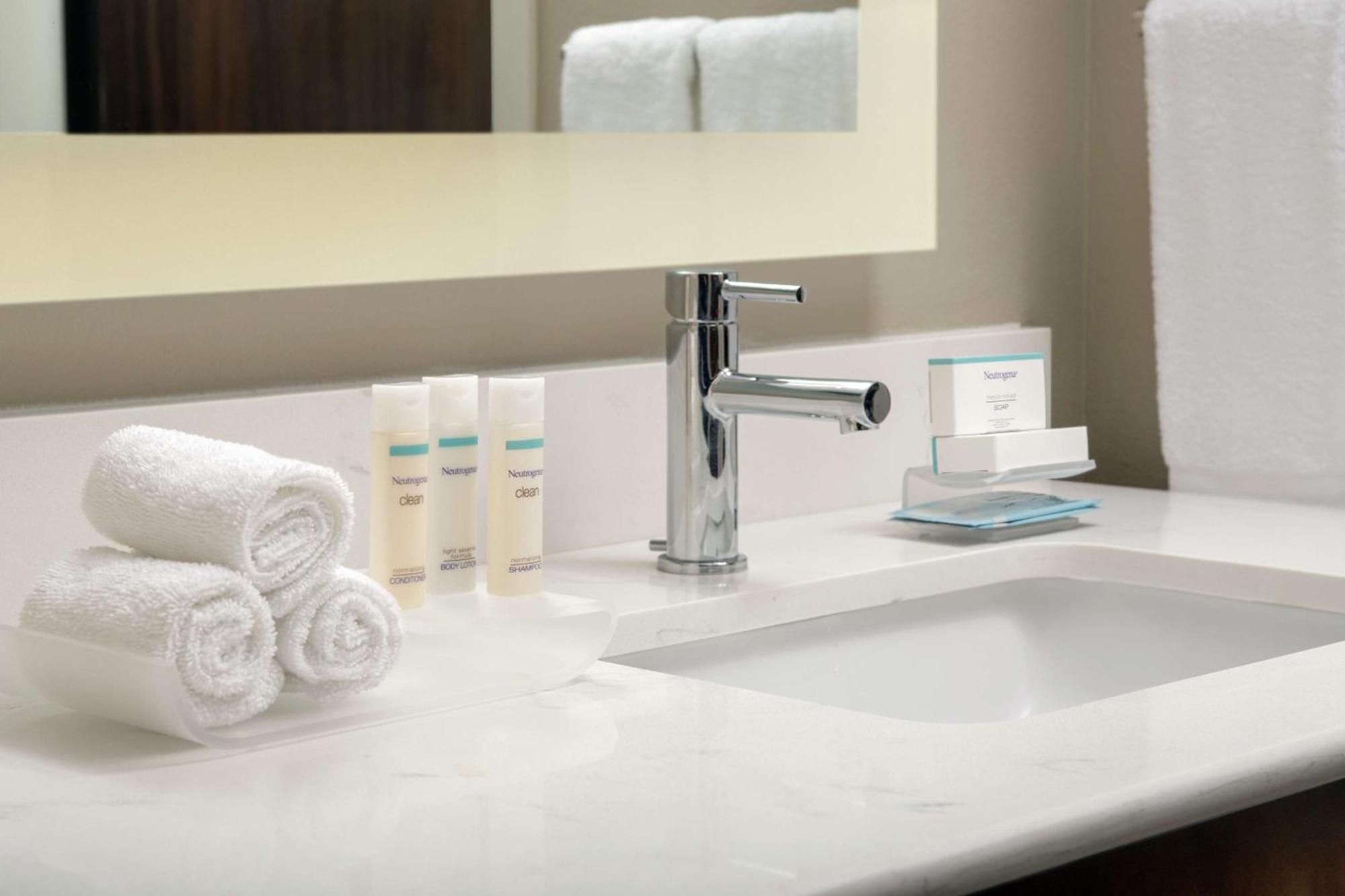 Queen Studio with Two Queen Beds - Non-Smoking
