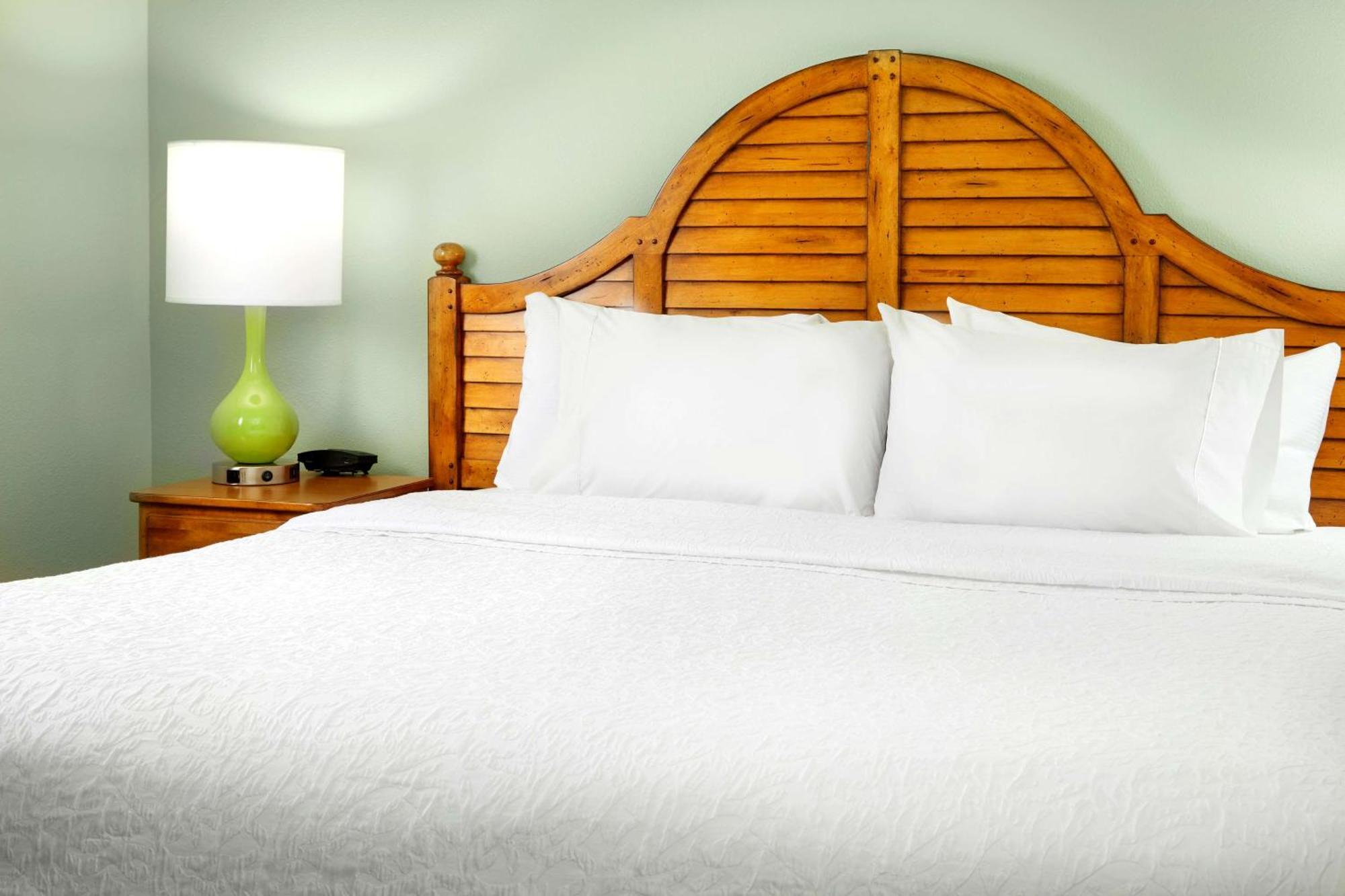 King Room with King Bed - Non-Smoking