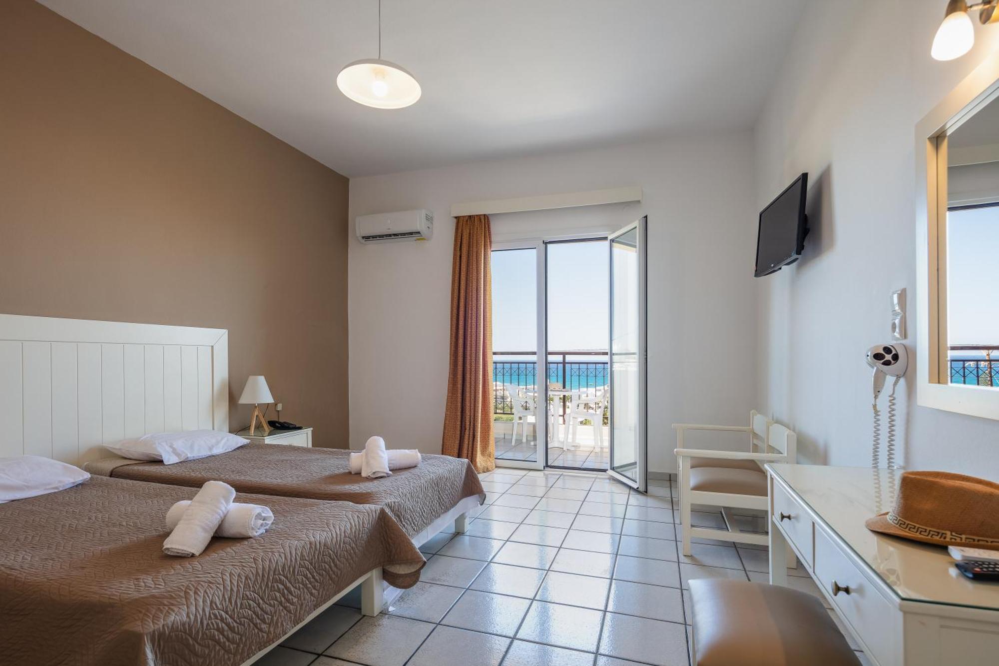 Triple Room with Sea View