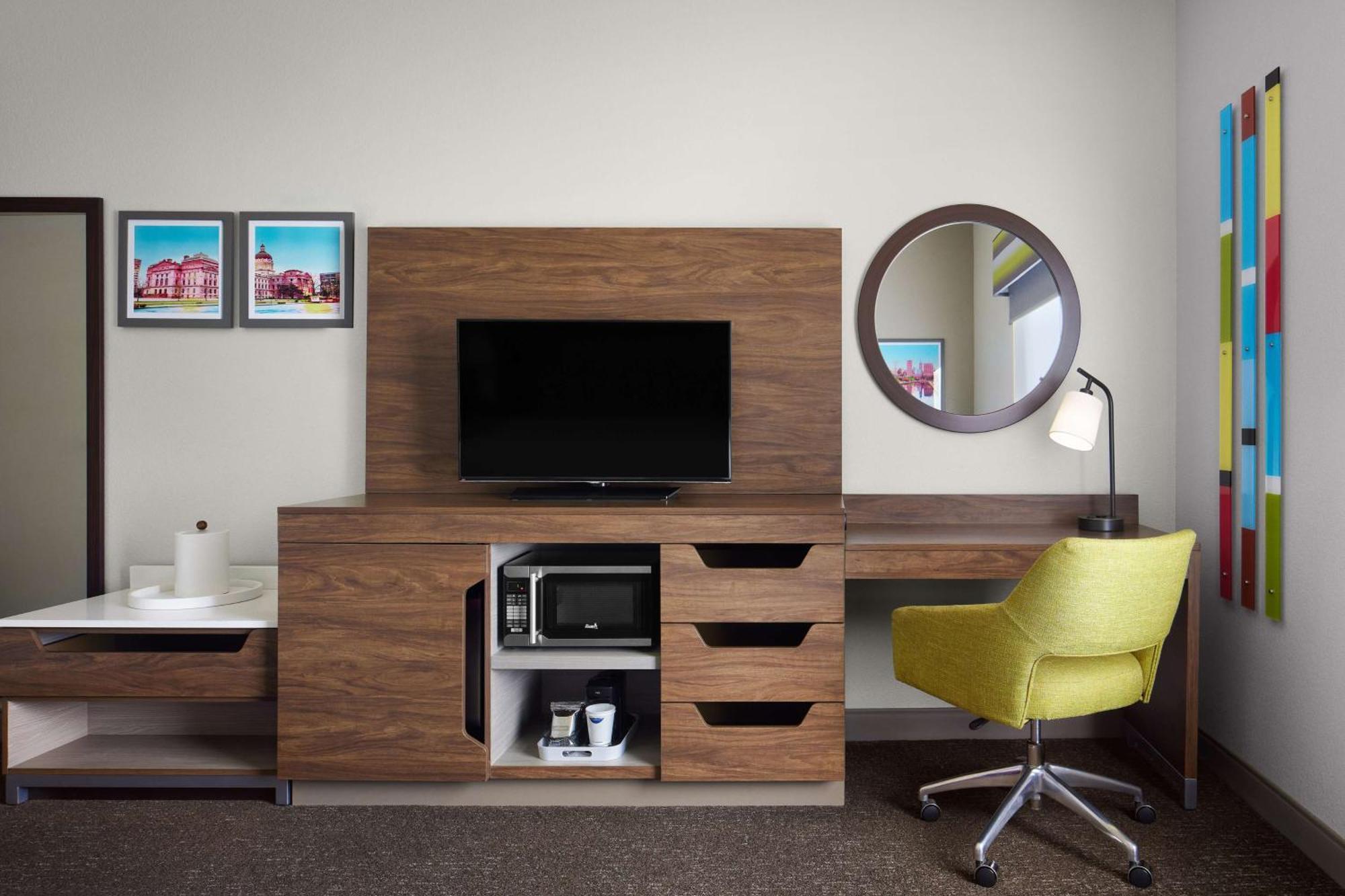 King Room with Accessible Tub - Mobility and Hearing Access/Non-Smoking