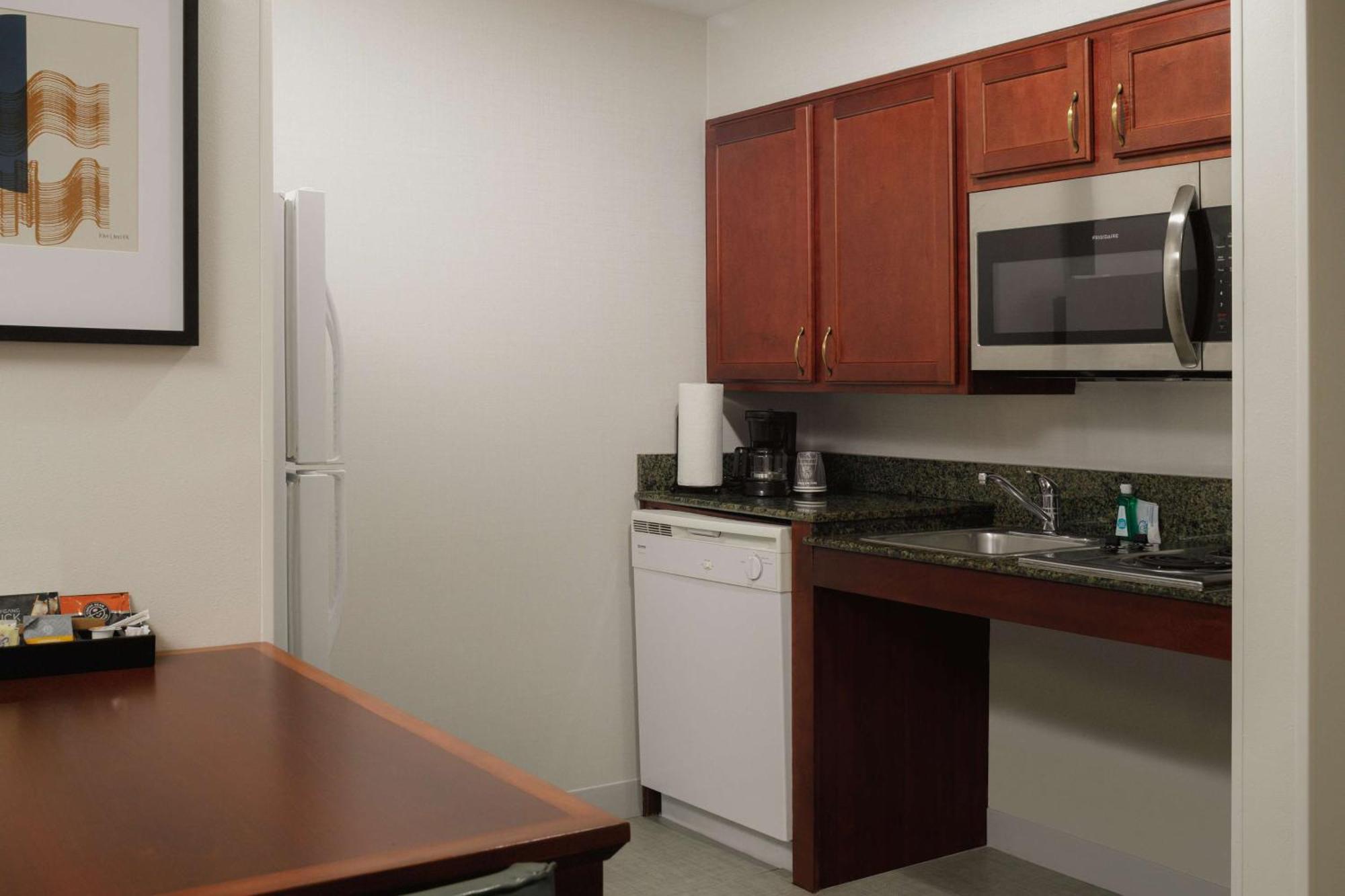 One-Bedroom Suite with One King Bed and Bath Tub - Mobility Access