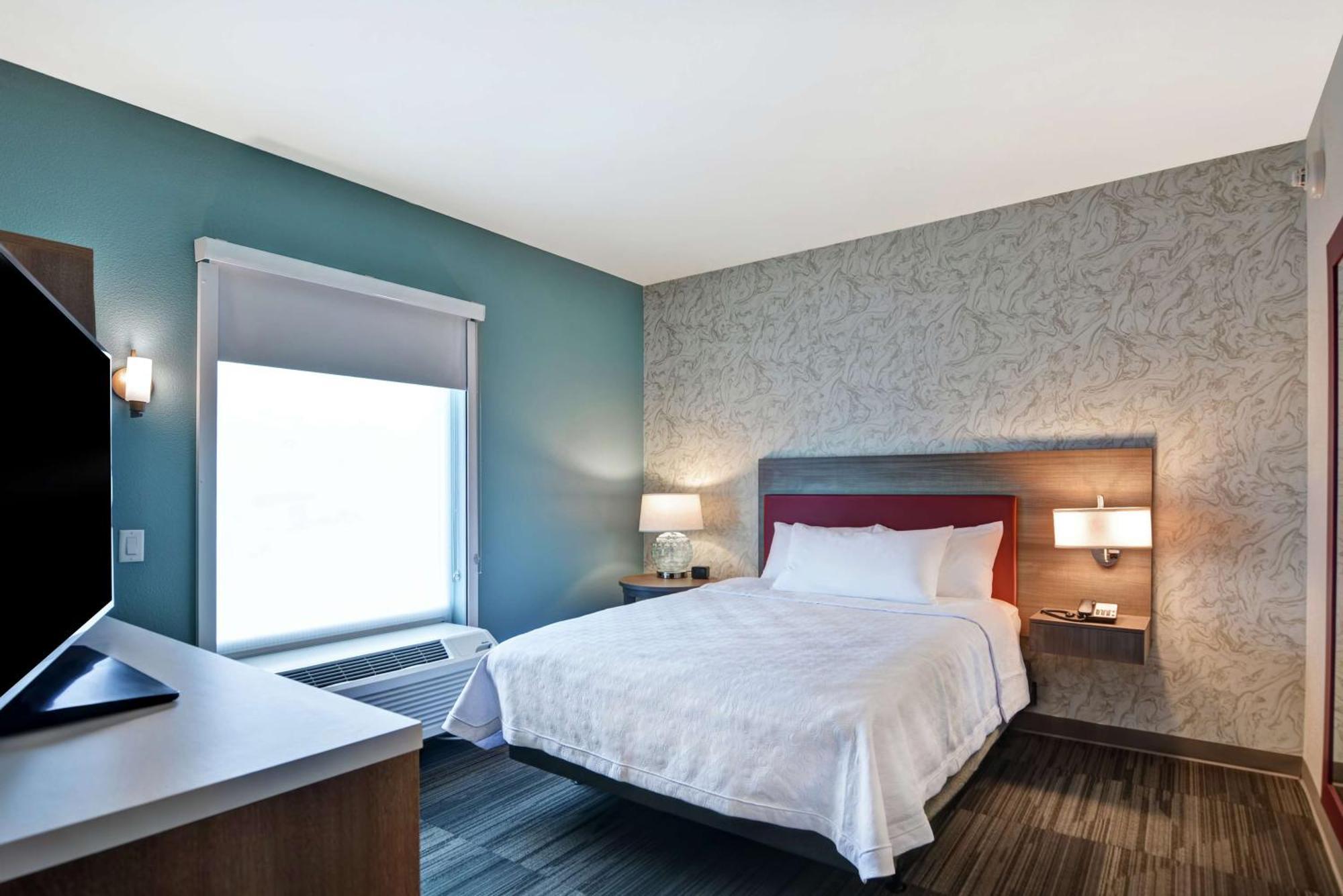 One-Bedroom Queen Suite - Non-Smoking
