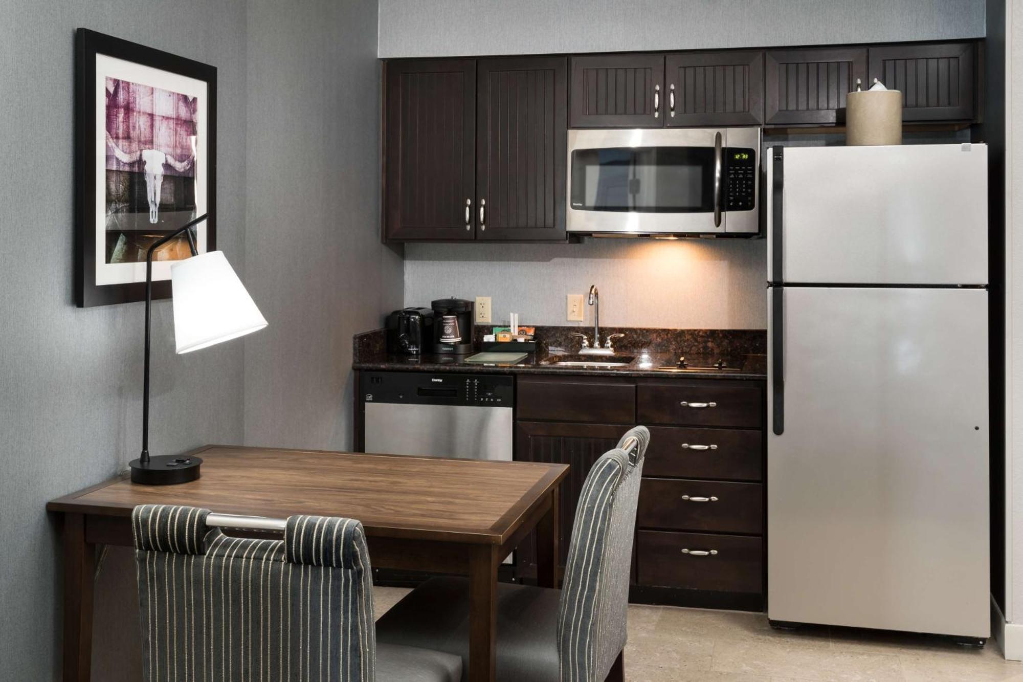 One-Bedroom King Suite - Non-Smoking