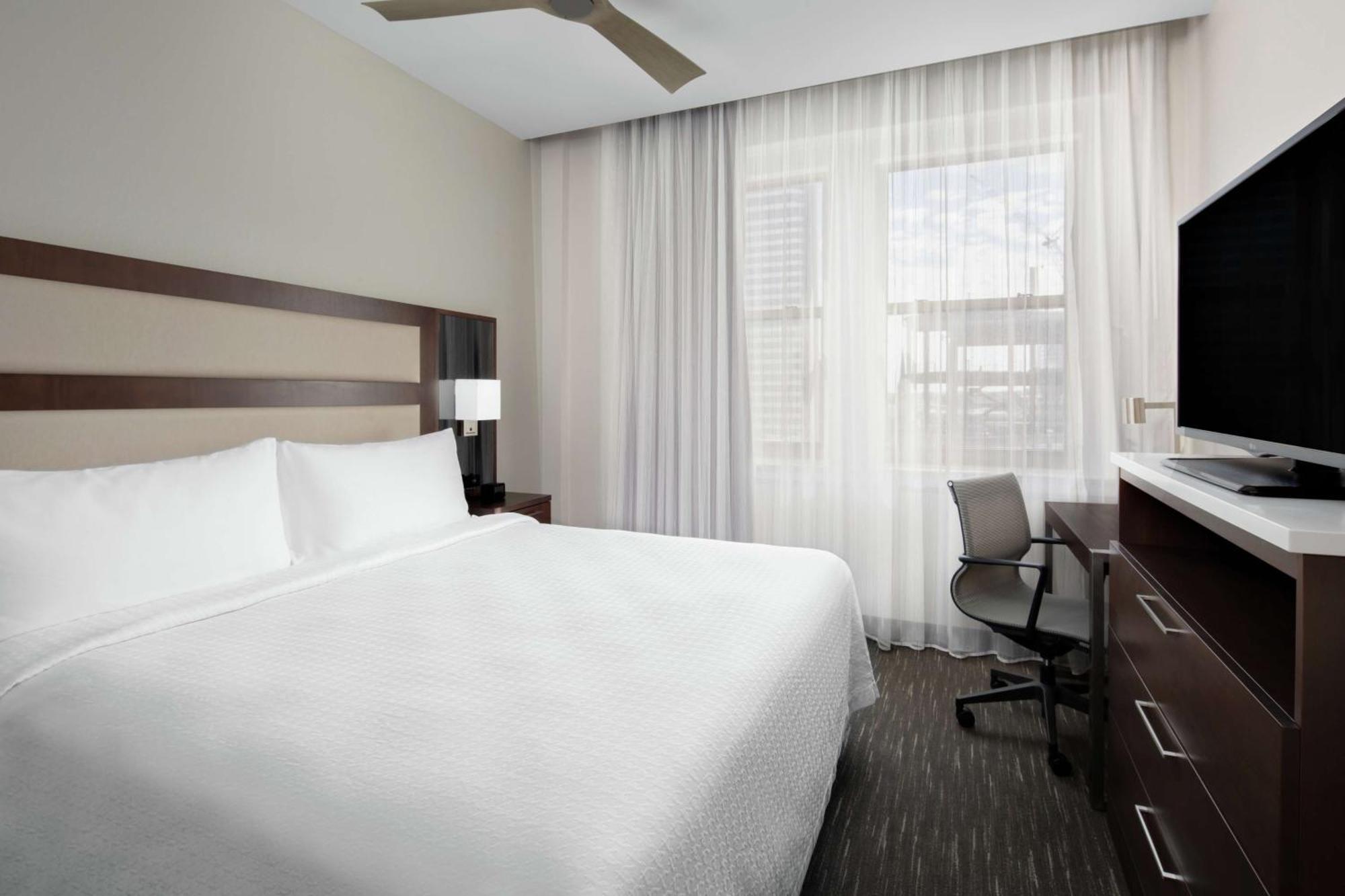 One-Bedroom Corner King Suite