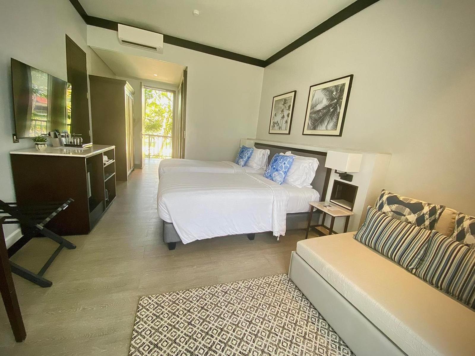 Deluxe with Garden Balcony, King