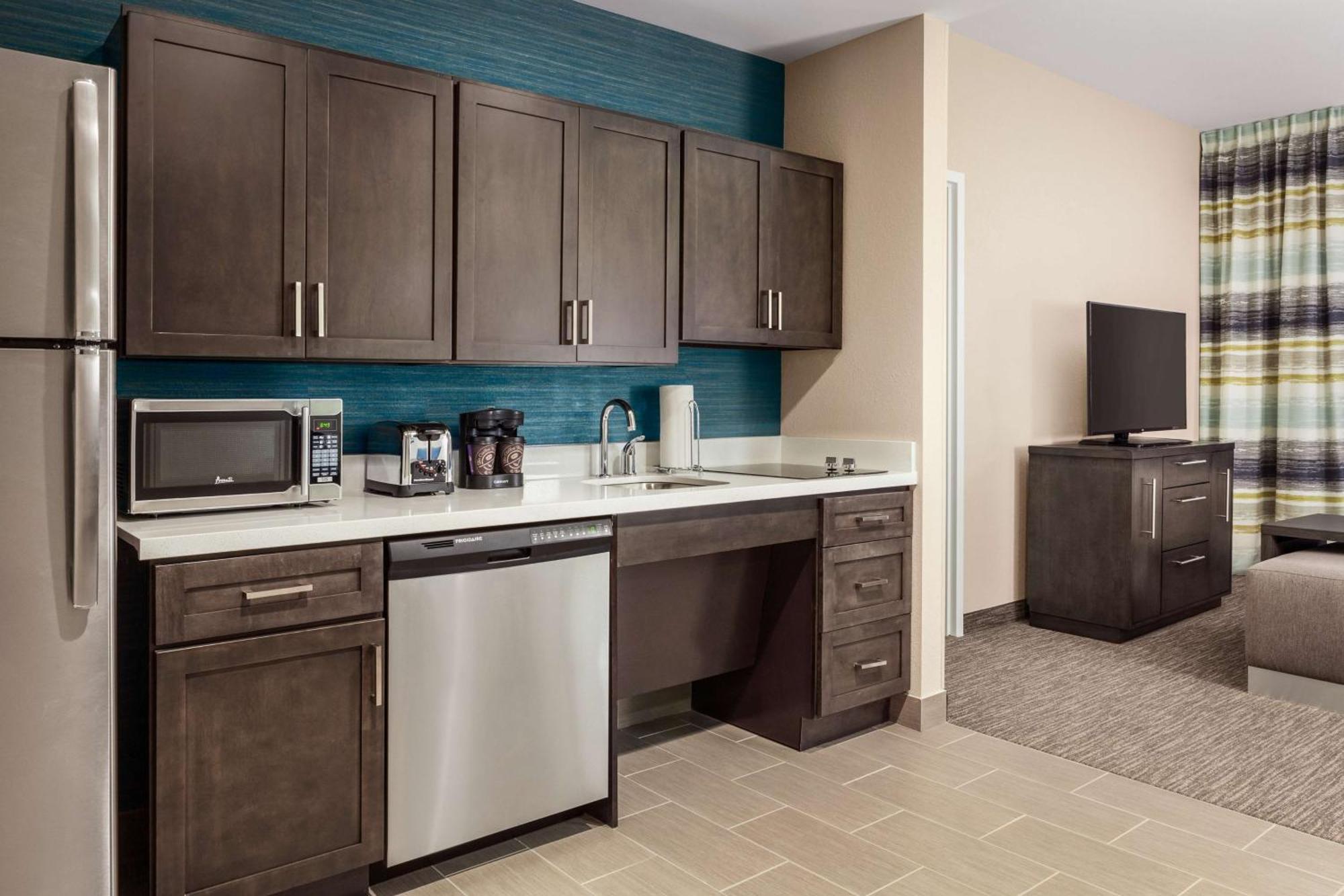 King Suite with Accessible Tub - Mobility Access/Non-Smoking