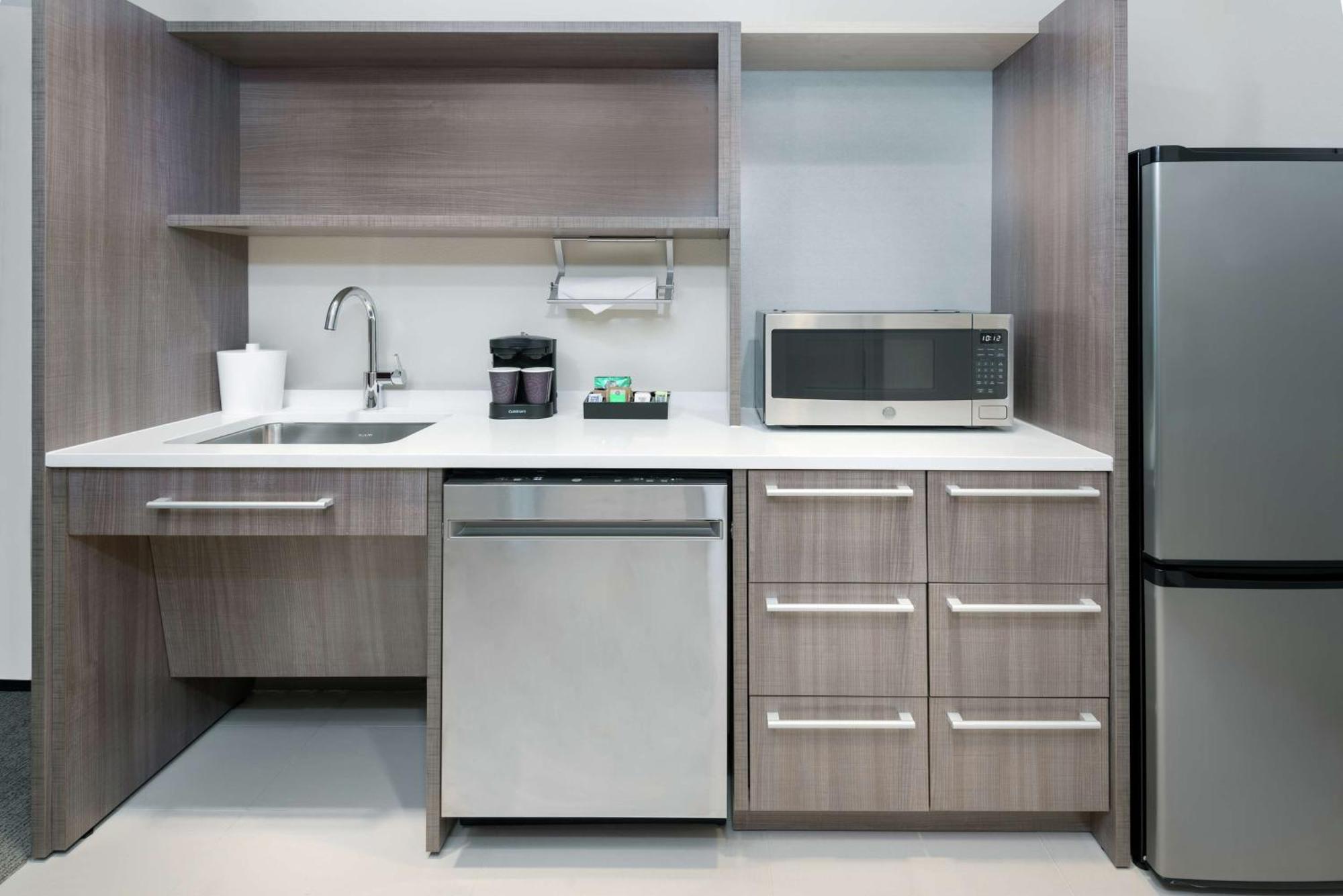 King Studio Suite - Mobility Access/Non-Smoking