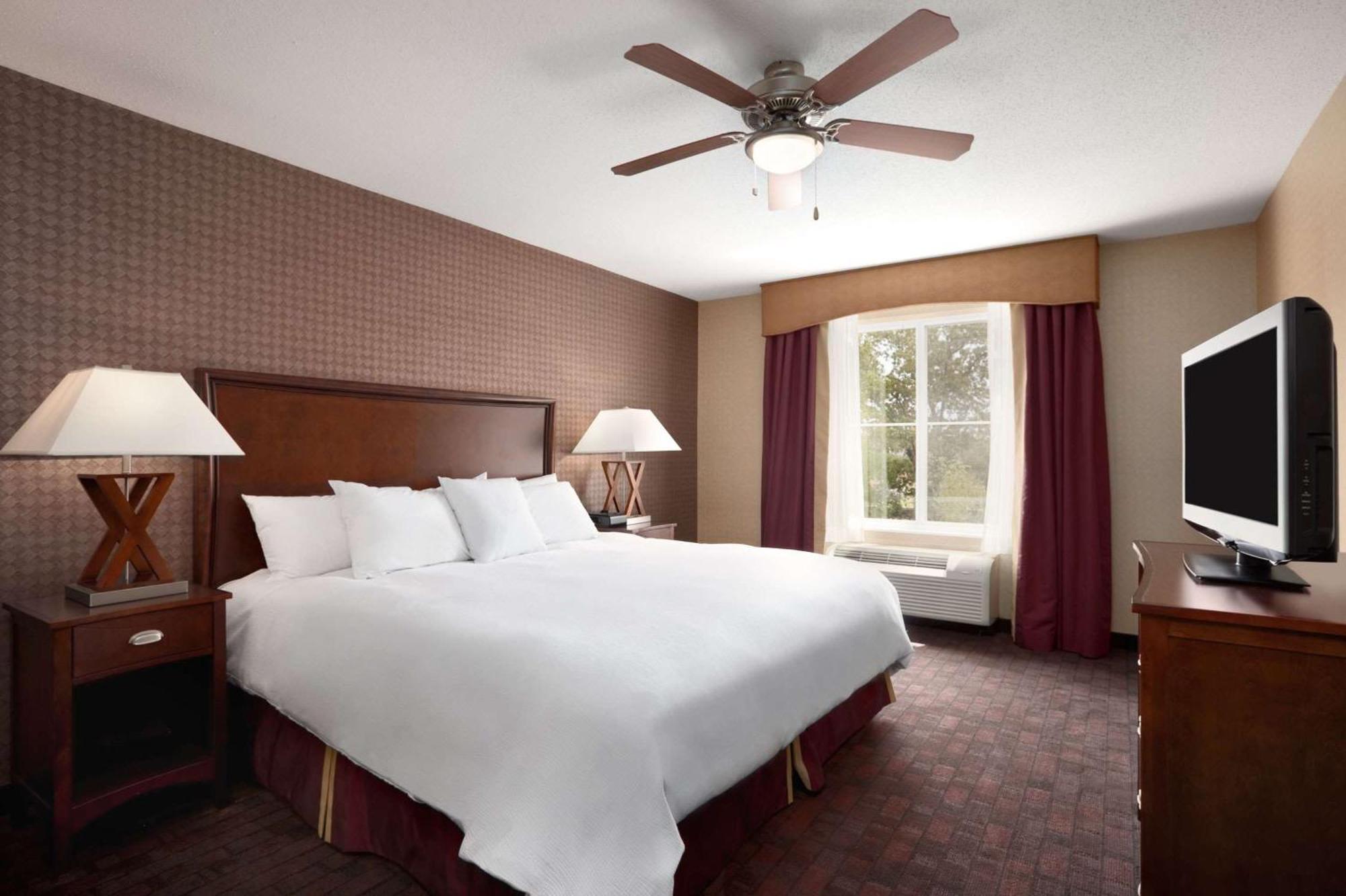 One-Bedroom King Suite - Non-Smoking