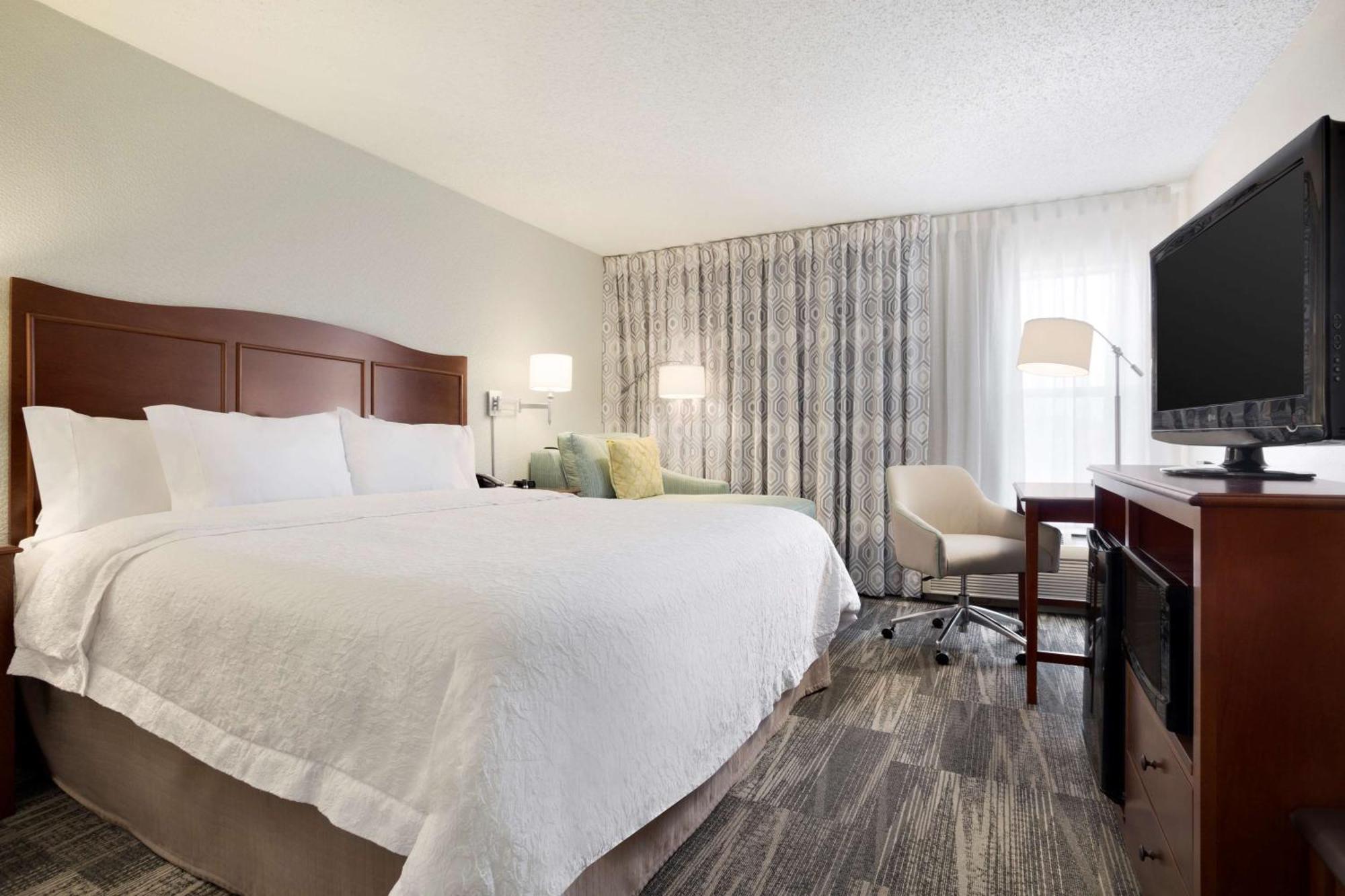 King Room with King Bed - Non-Smoking