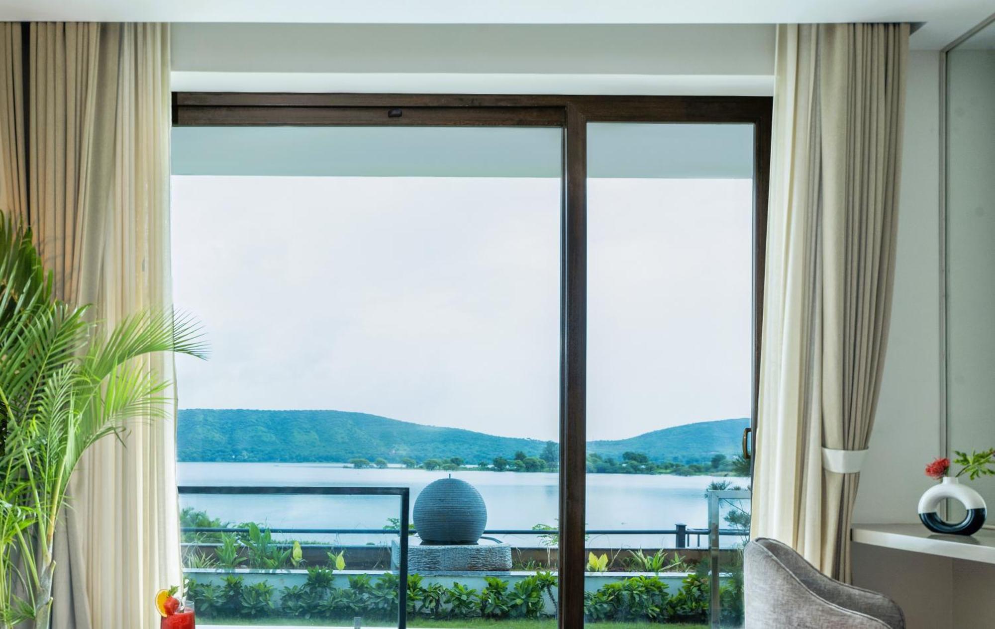Lakefront Rooms with Private Garden