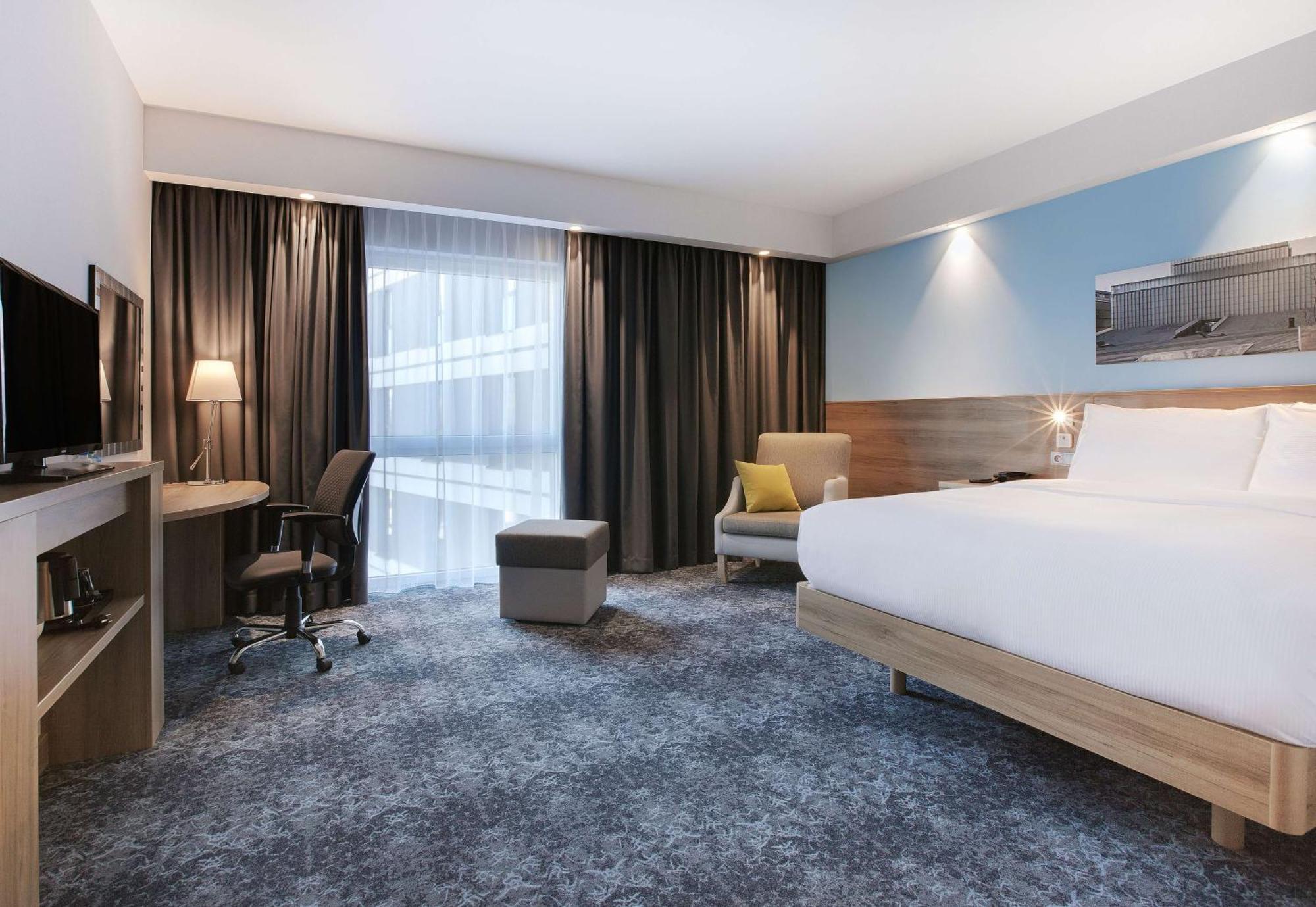 Queen Room - Accessible