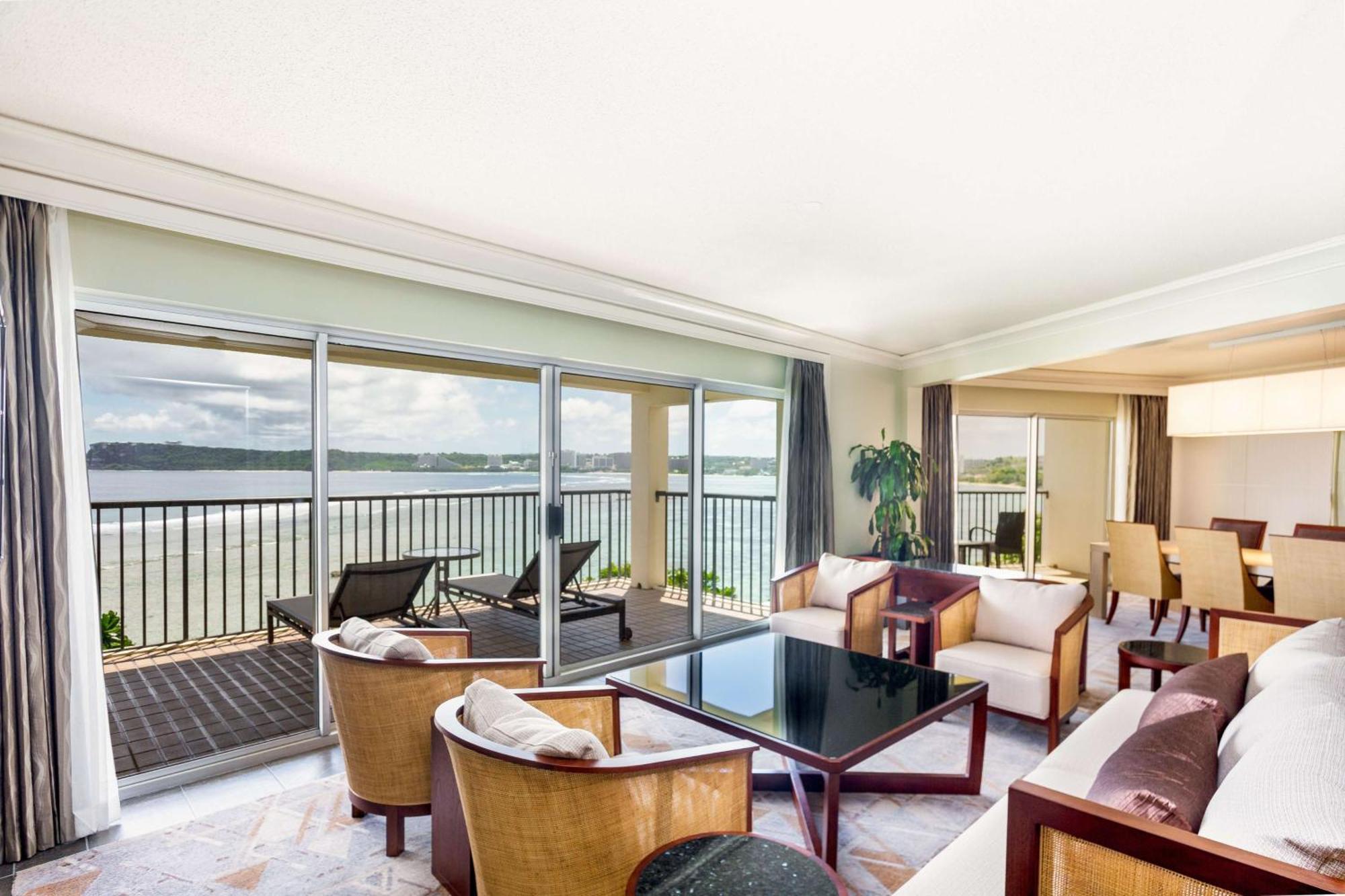 Executive Suite with Lounge Access